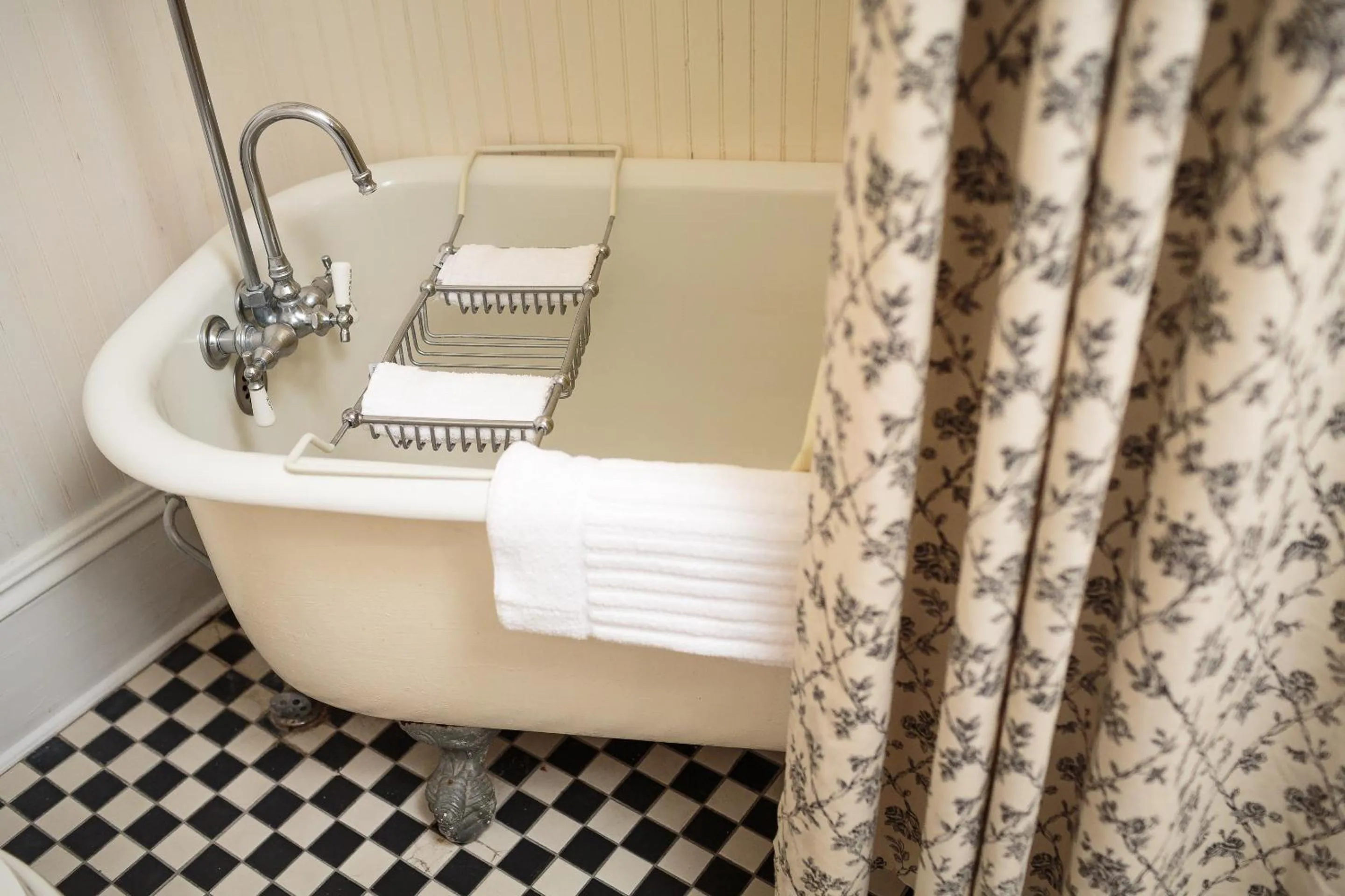 Bathroom in The Marshall House, Historic Inns of Savannah Collection