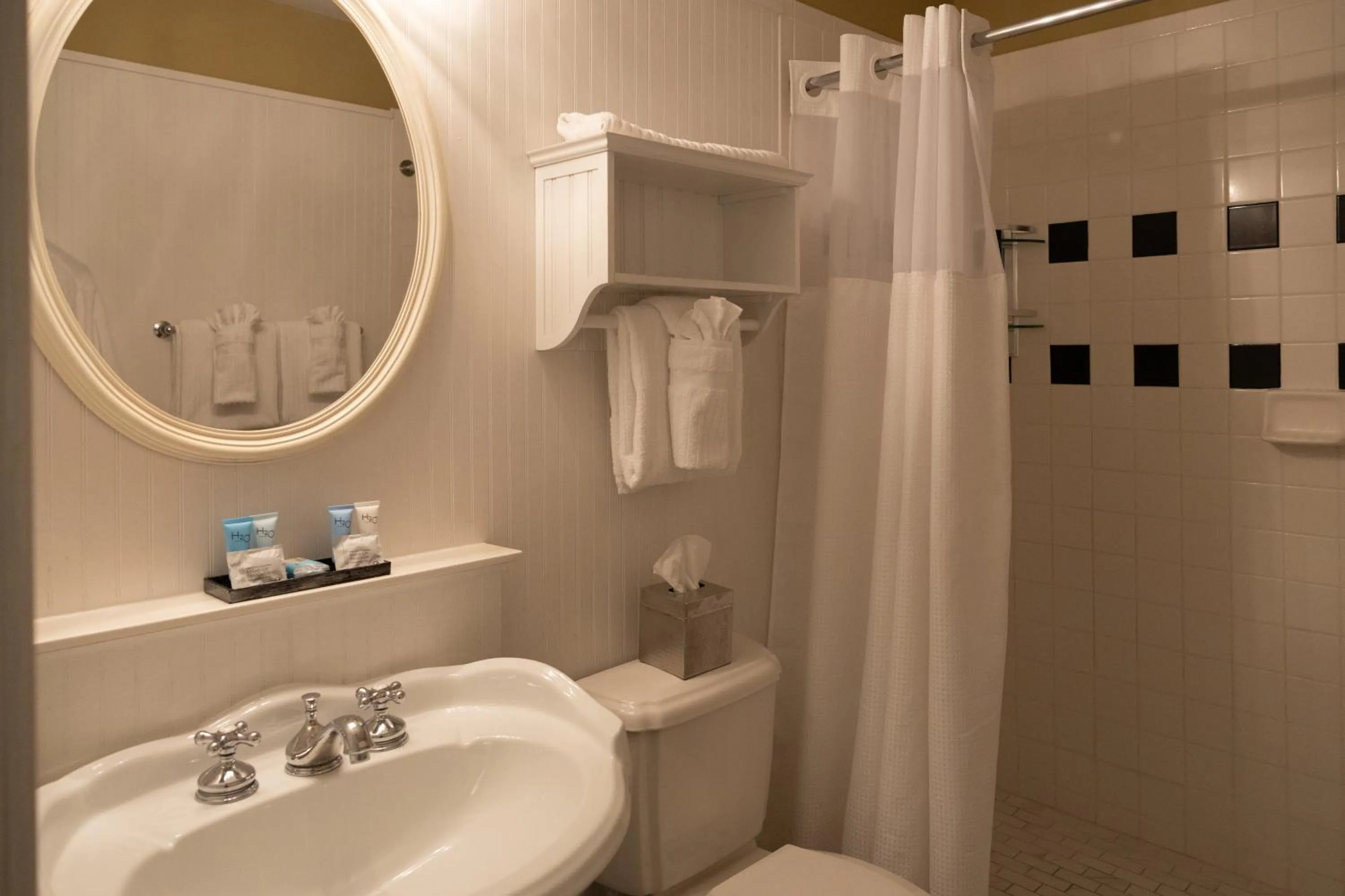 Bathroom in The Marshall House, Historic Inns of Savannah Collection