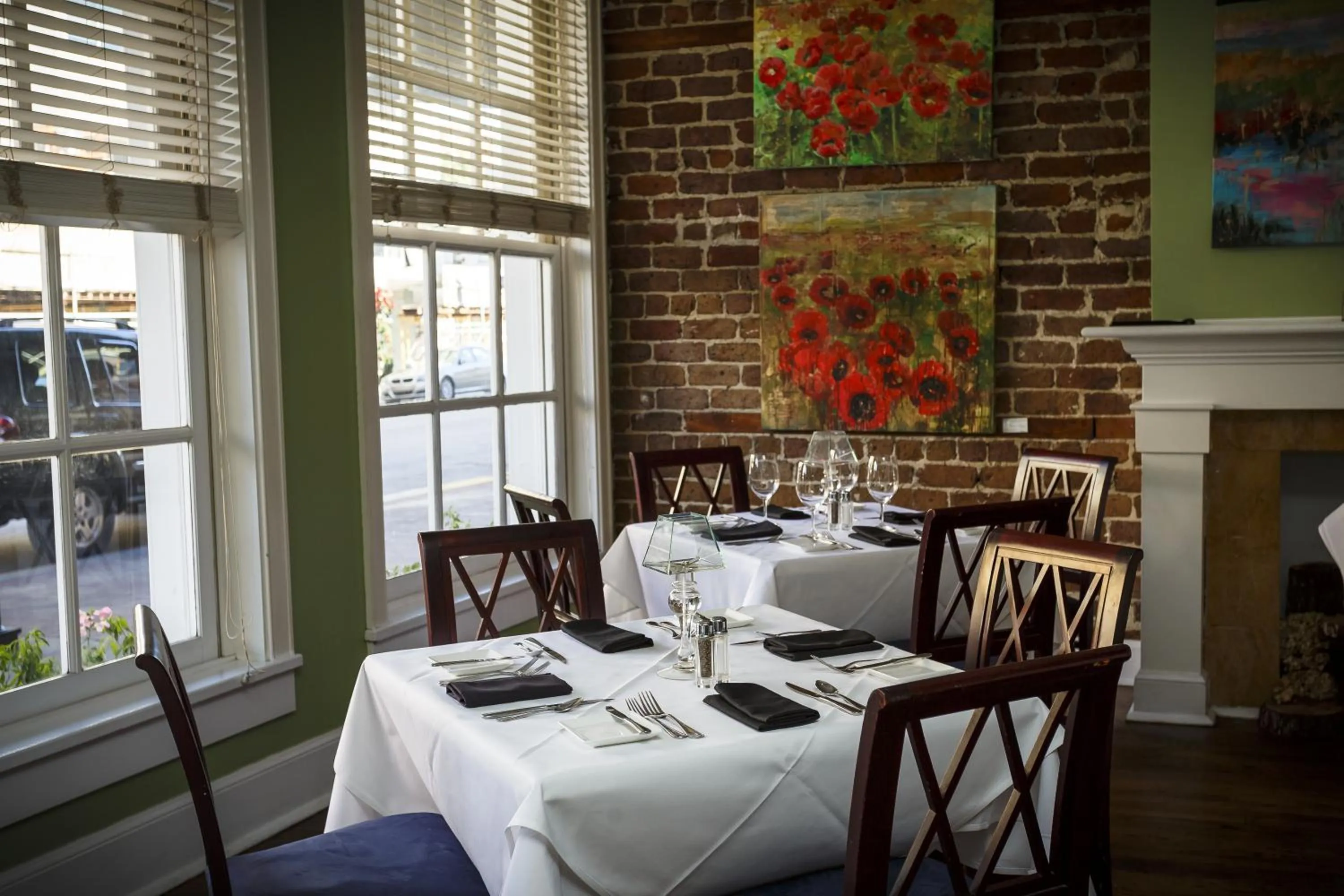 Restaurant/places to eat in The Marshall House, Historic Inns of Savannah Collection