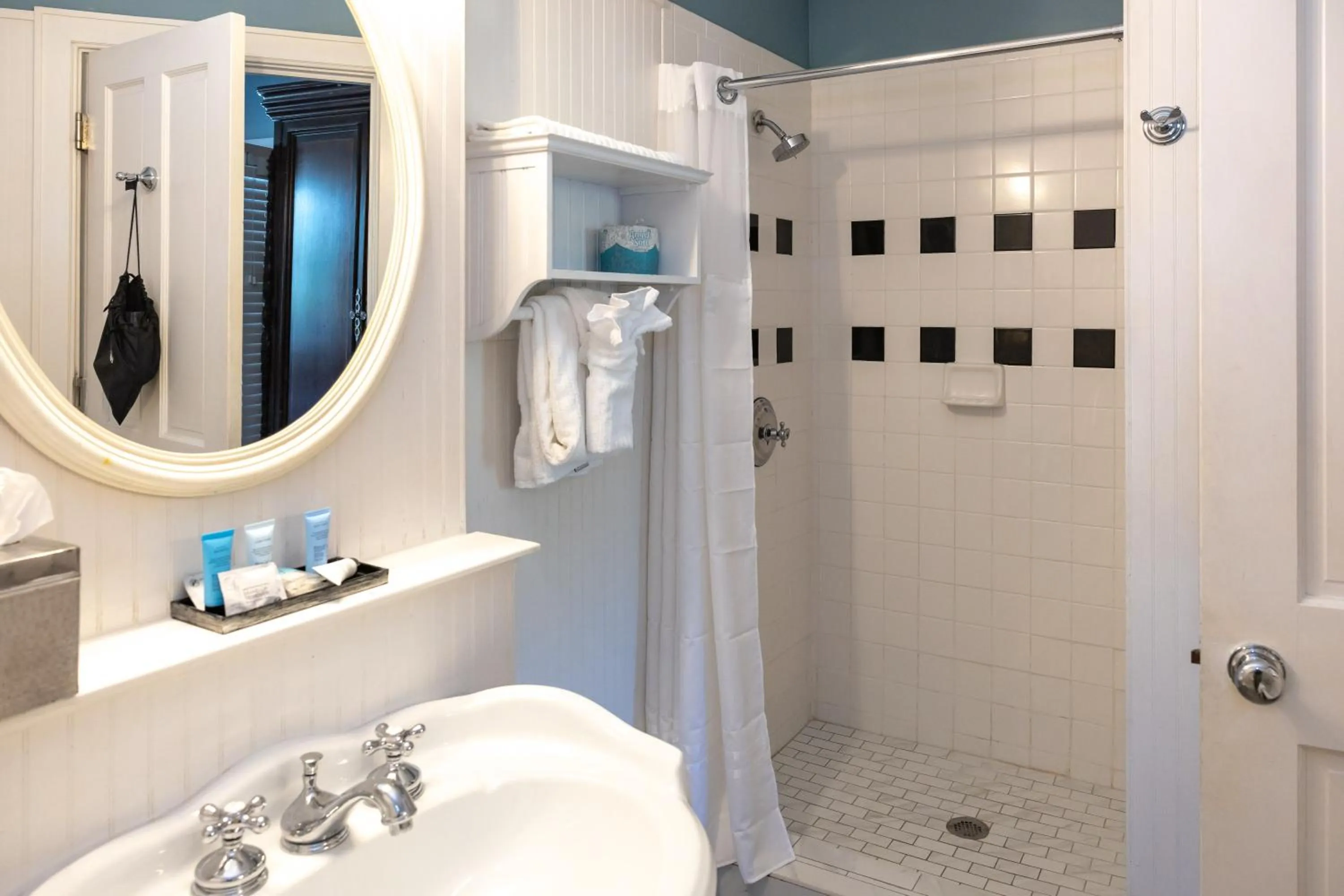 Bathroom in The Marshall House, Historic Inns of Savannah Collection
