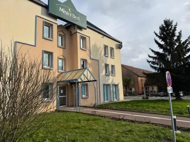 Property building in Mister Bed Saran