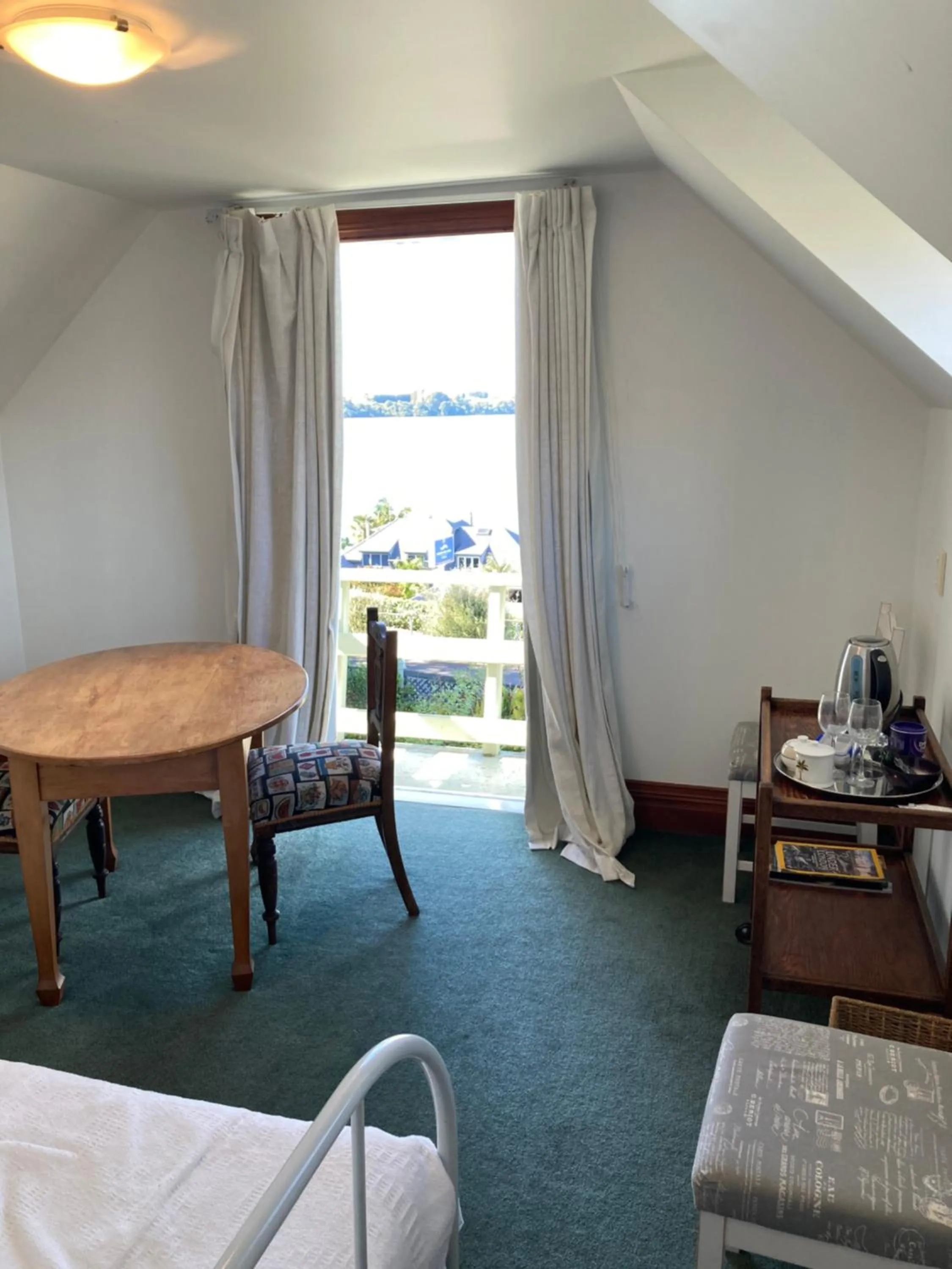 Living room, Bed in Taiparoro House