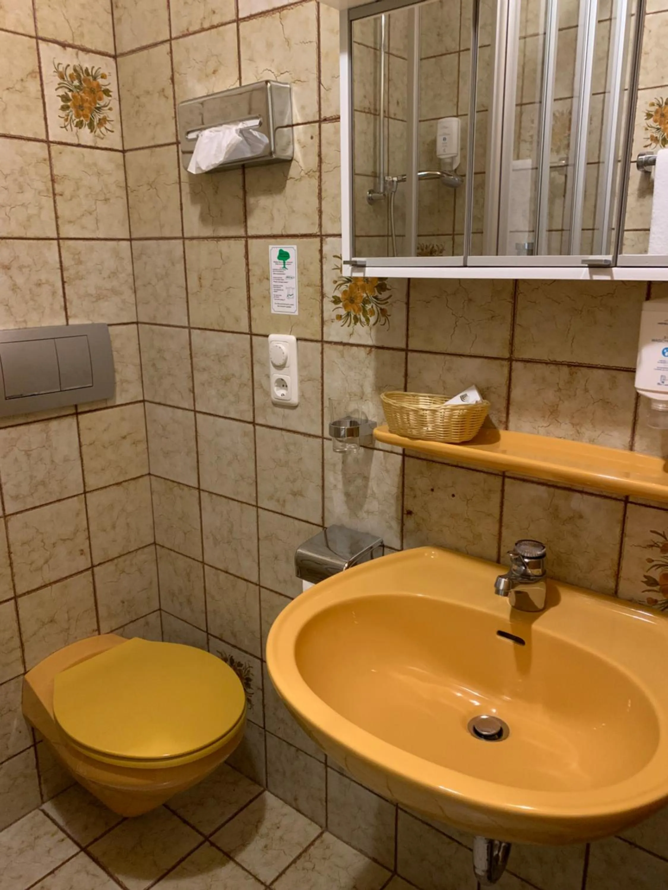 Toilet in Alpenhotel Sonneck - mit Bergbahnticket