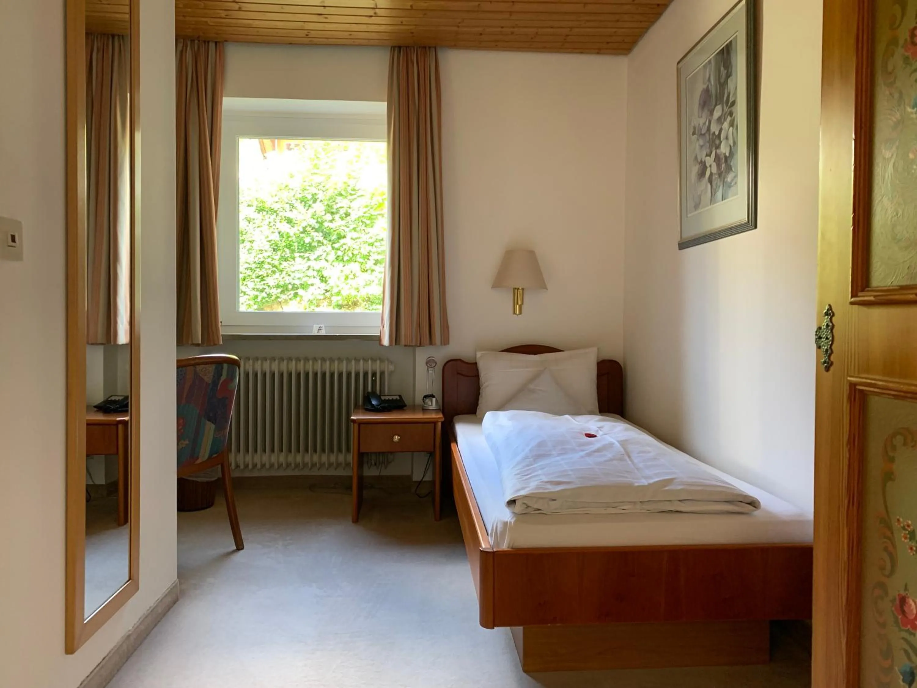 Photo of the whole room, Bed in Alpenhotel Sonneck - mit Bergbahnticket