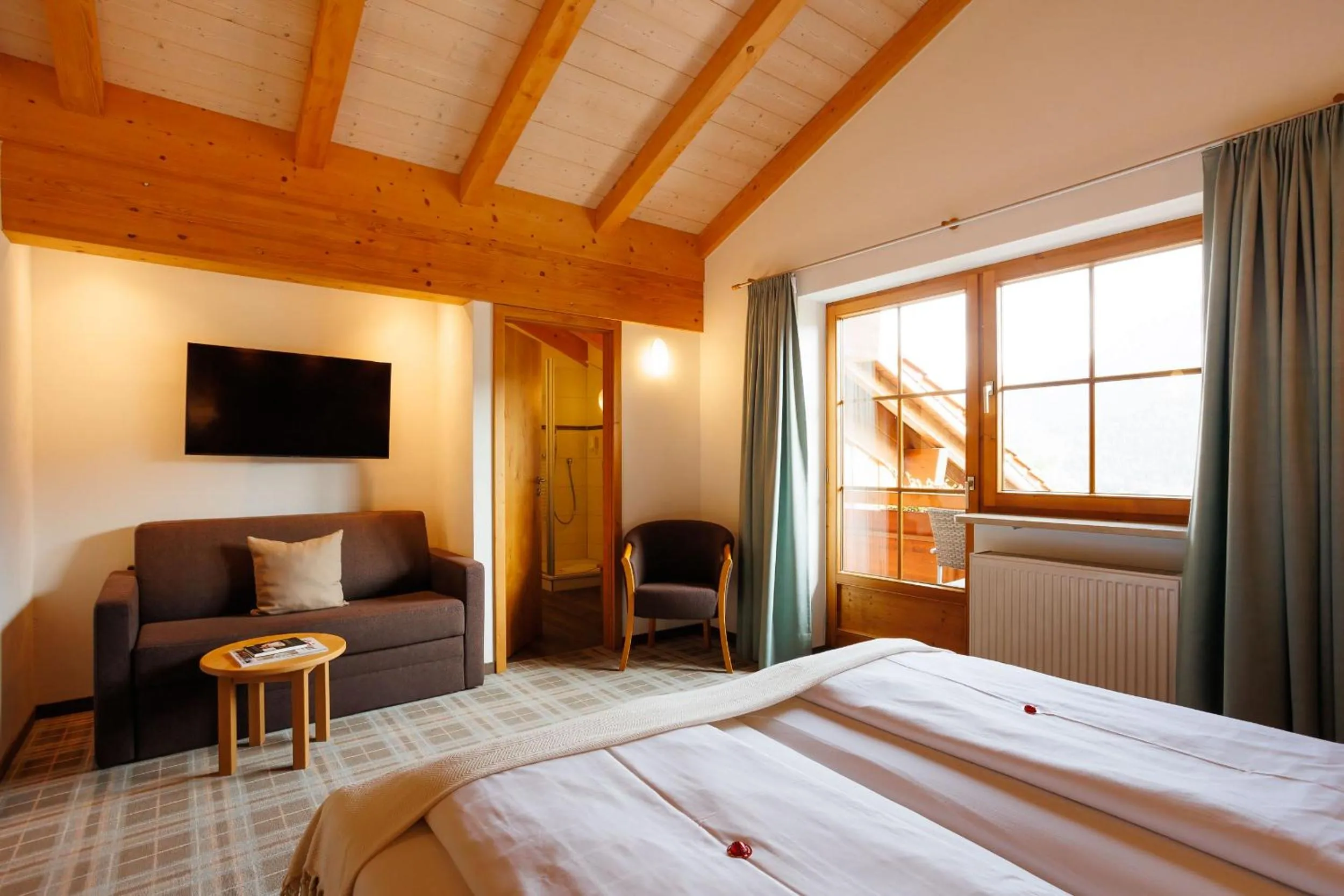 Photo of the whole room, Bed in Alpenhotel Sonneck - mit Bergbahnticket