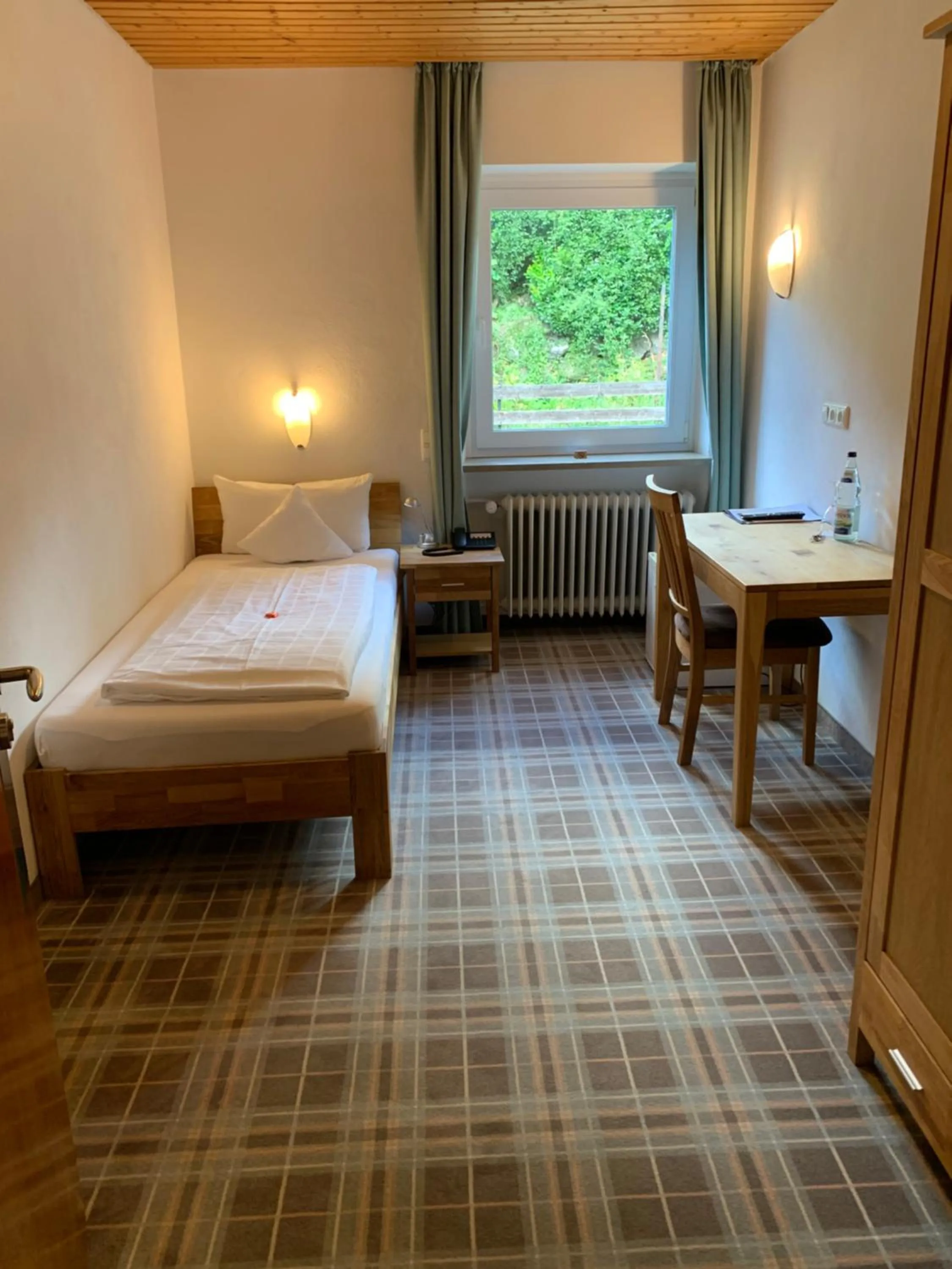 Photo of the whole room, Bed in Alpenhotel Sonneck - mit Bergbahnticket