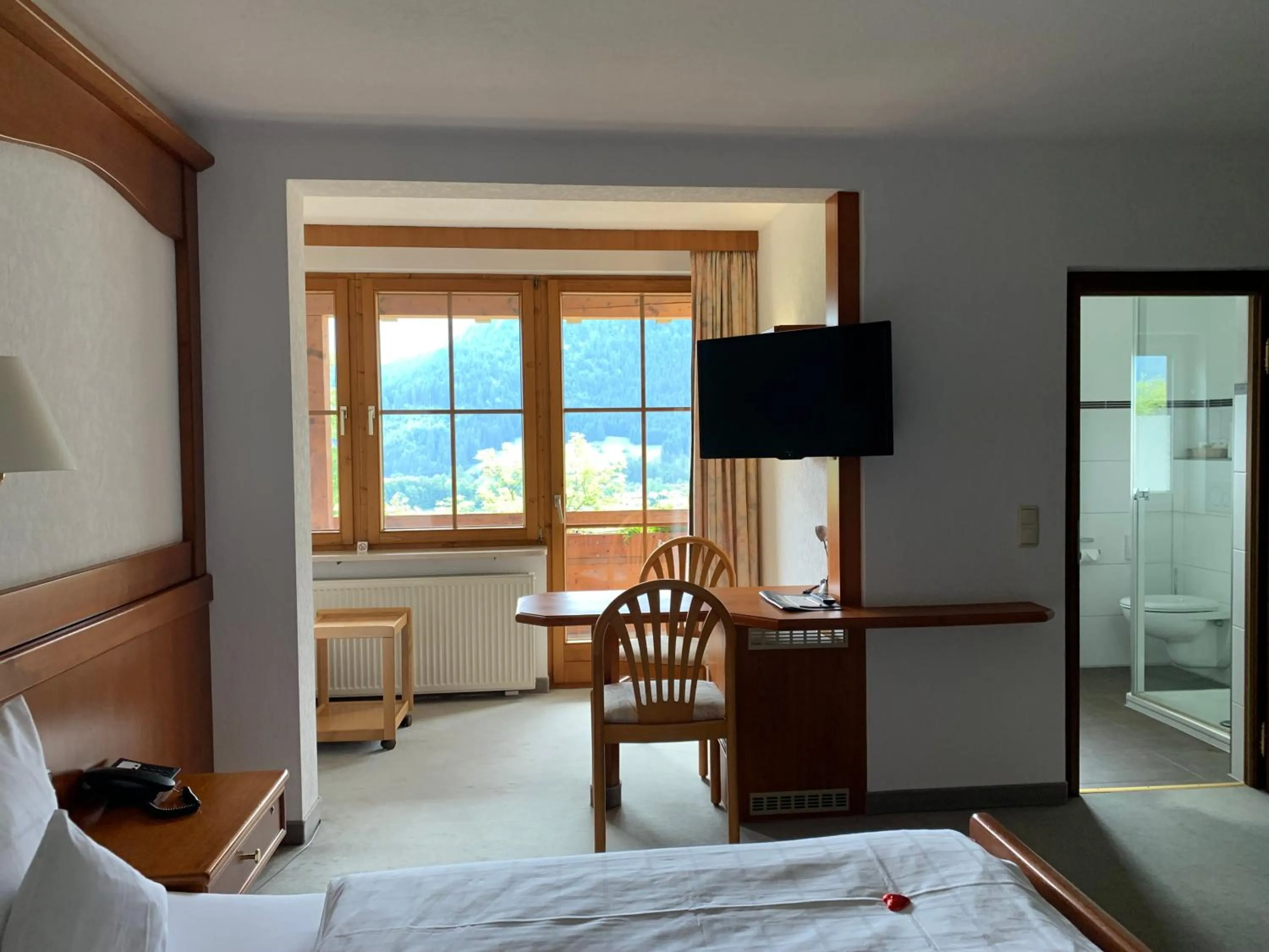 Seating area, Bed in Alpenhotel Sonneck - mit Bergbahnticket