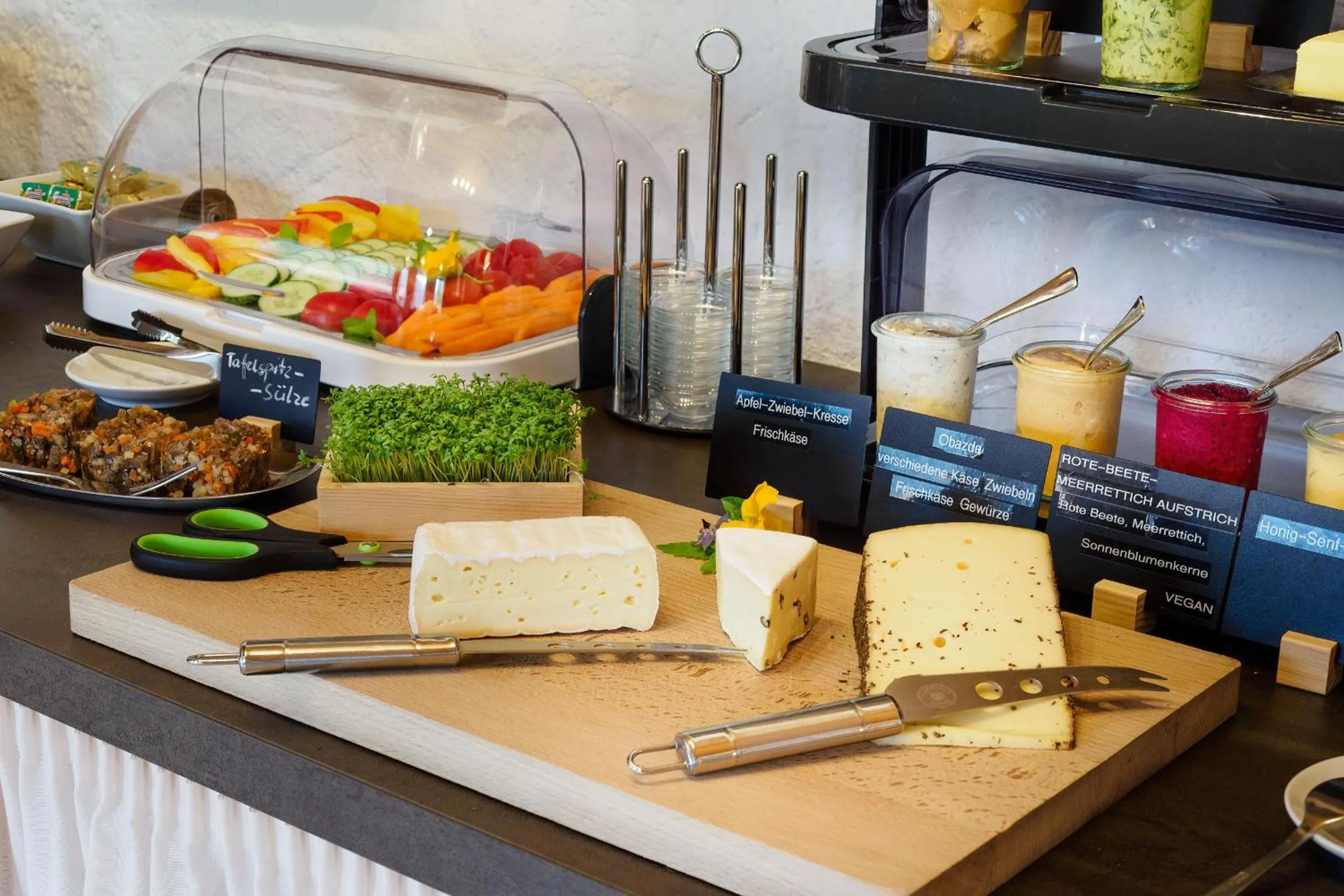 Breakfast in Alpenhotel Sonneck - mit Bergbahnticket