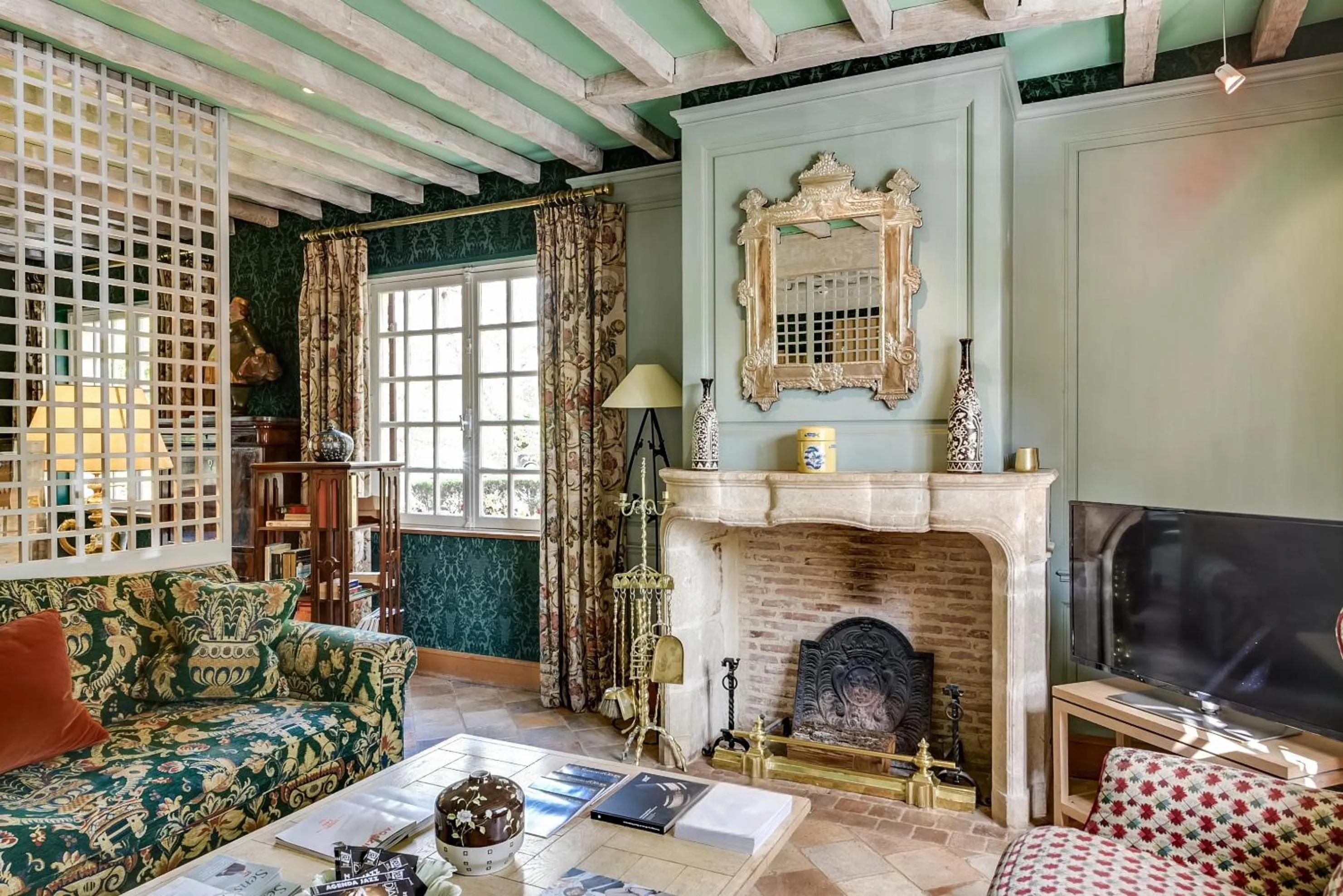 Living room in CAZAUDEHORE Hôtel Restaurant Gastronomique Terrasse et Jardins