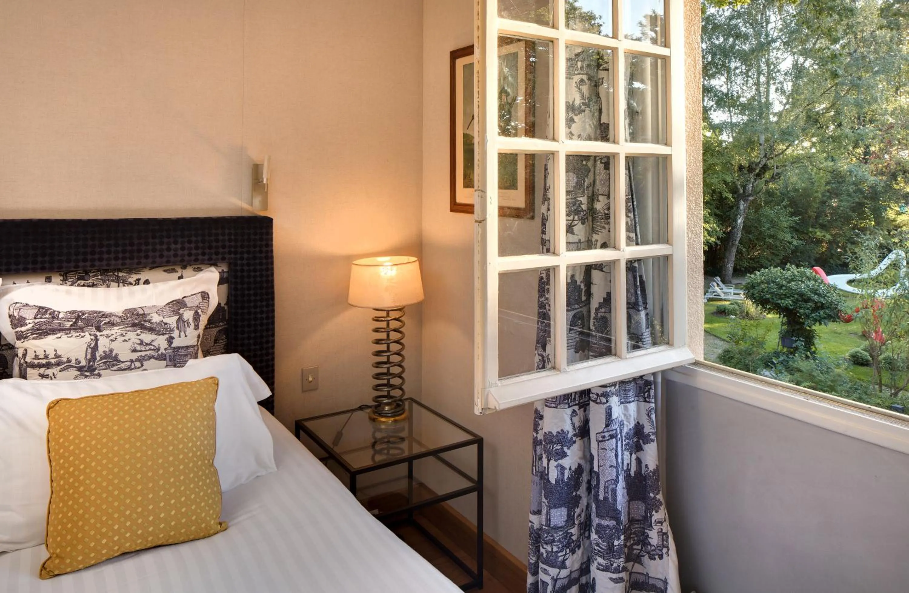 Garden view, Bed in CAZAUDEHORE Hôtel Restaurant Gastronomique Terrasse et Jardins