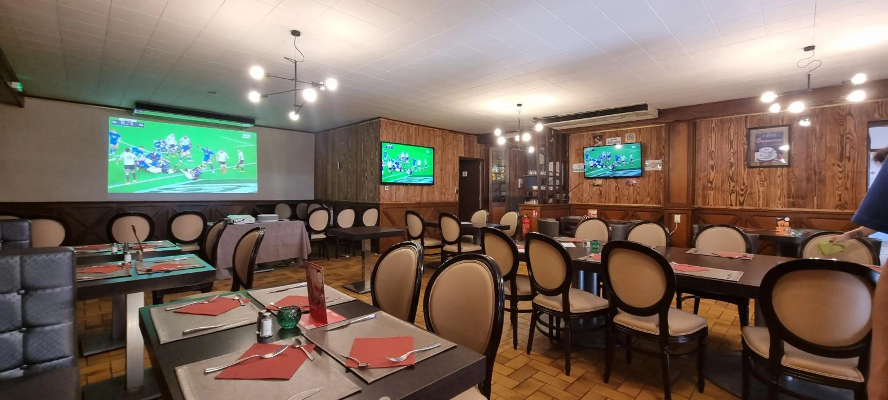 Restaurant/places to eat in Auberge du Bois de l'étang - Motel les Tilleuls