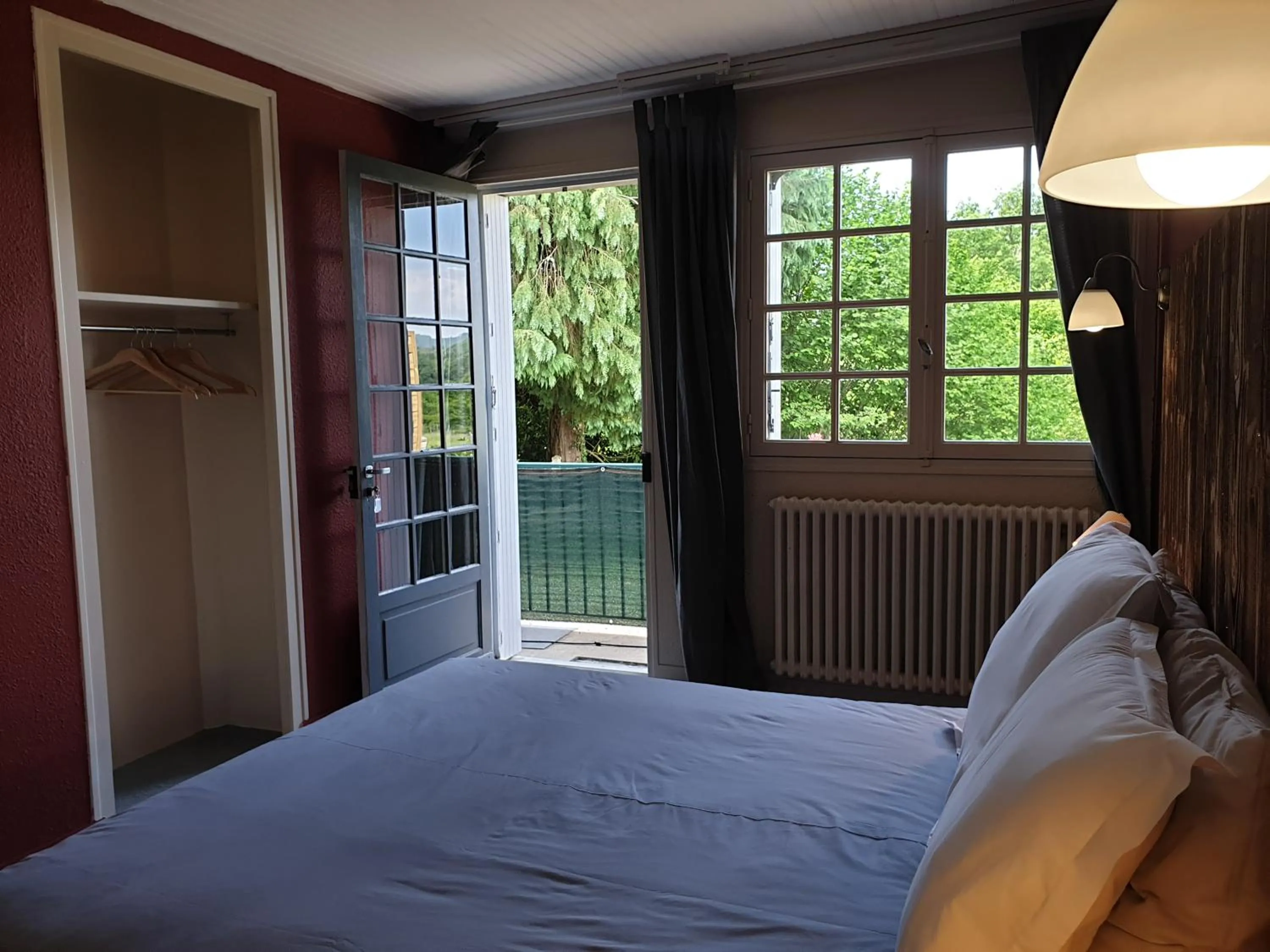 Photo of the whole room, Bed in Auberge du Bois de l'étang - Motel les Tilleuls