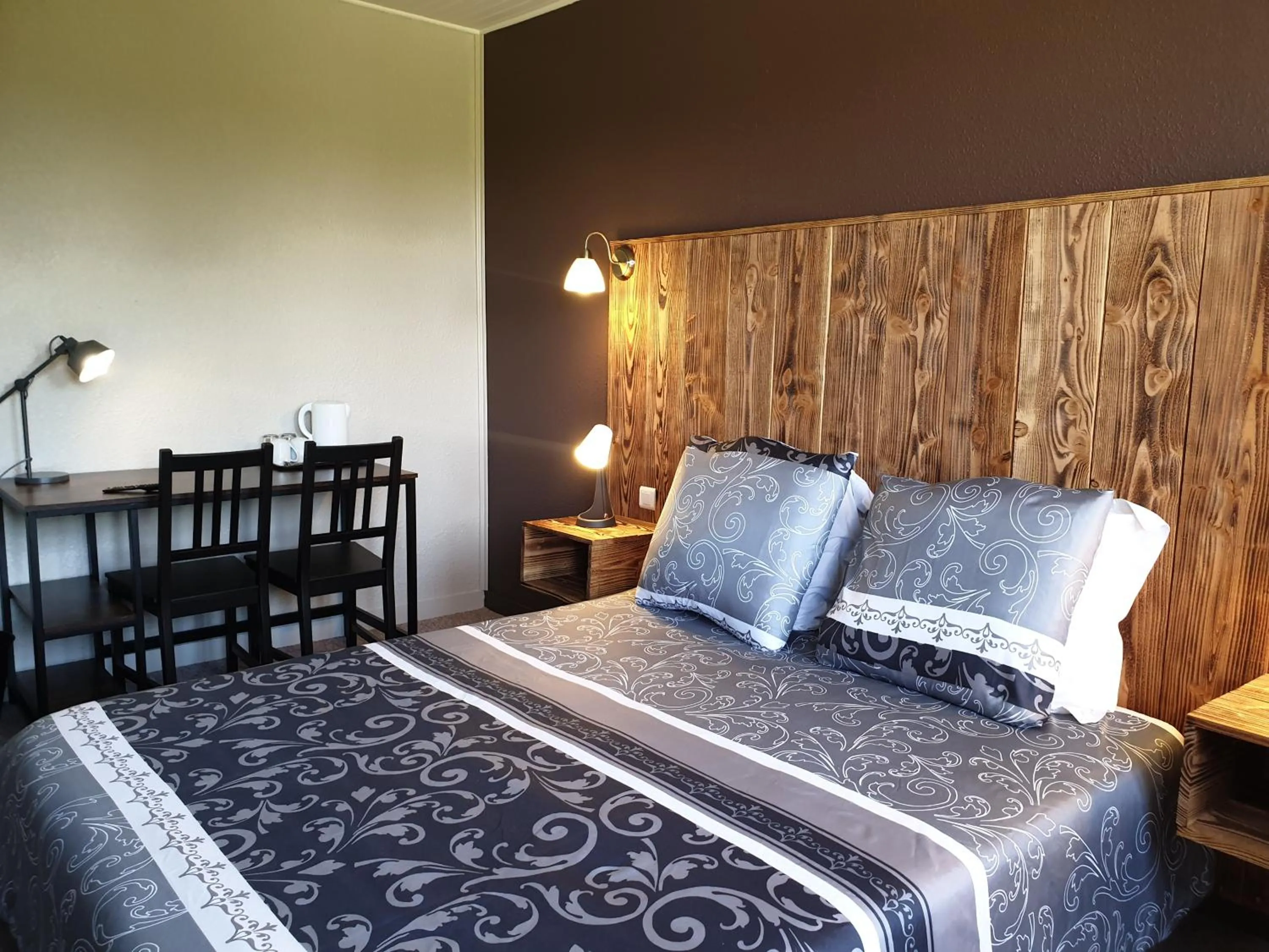 Photo of the whole room, Bed in Auberge du Bois de l'étang - Motel les Tilleuls