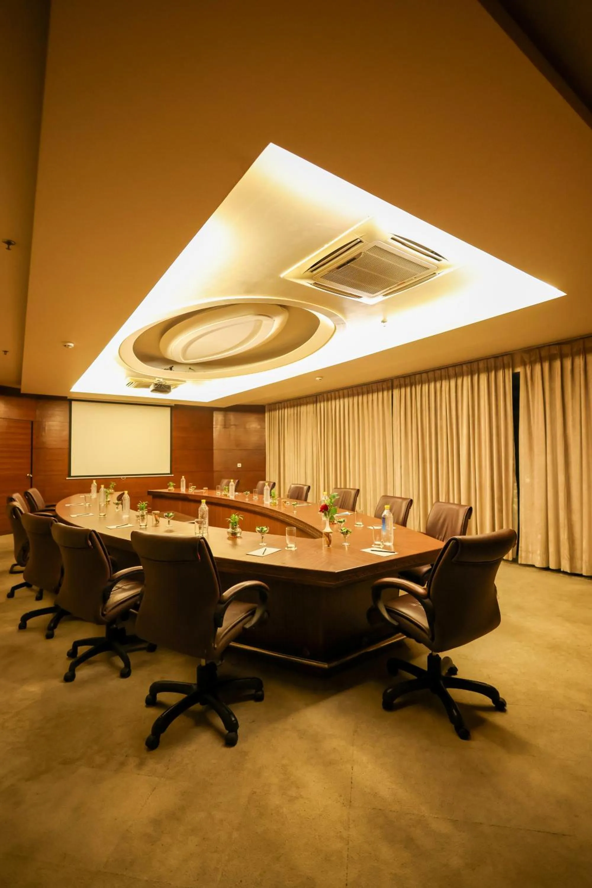 Business facilities in Godwin Meerut