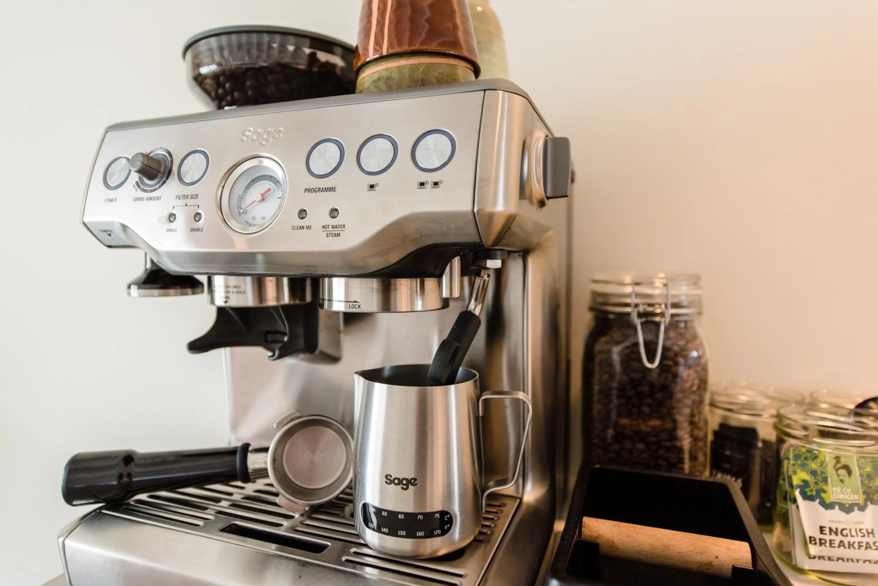 Coffee/tea facilities in Van Heeckeren Apartments & Suites Nes