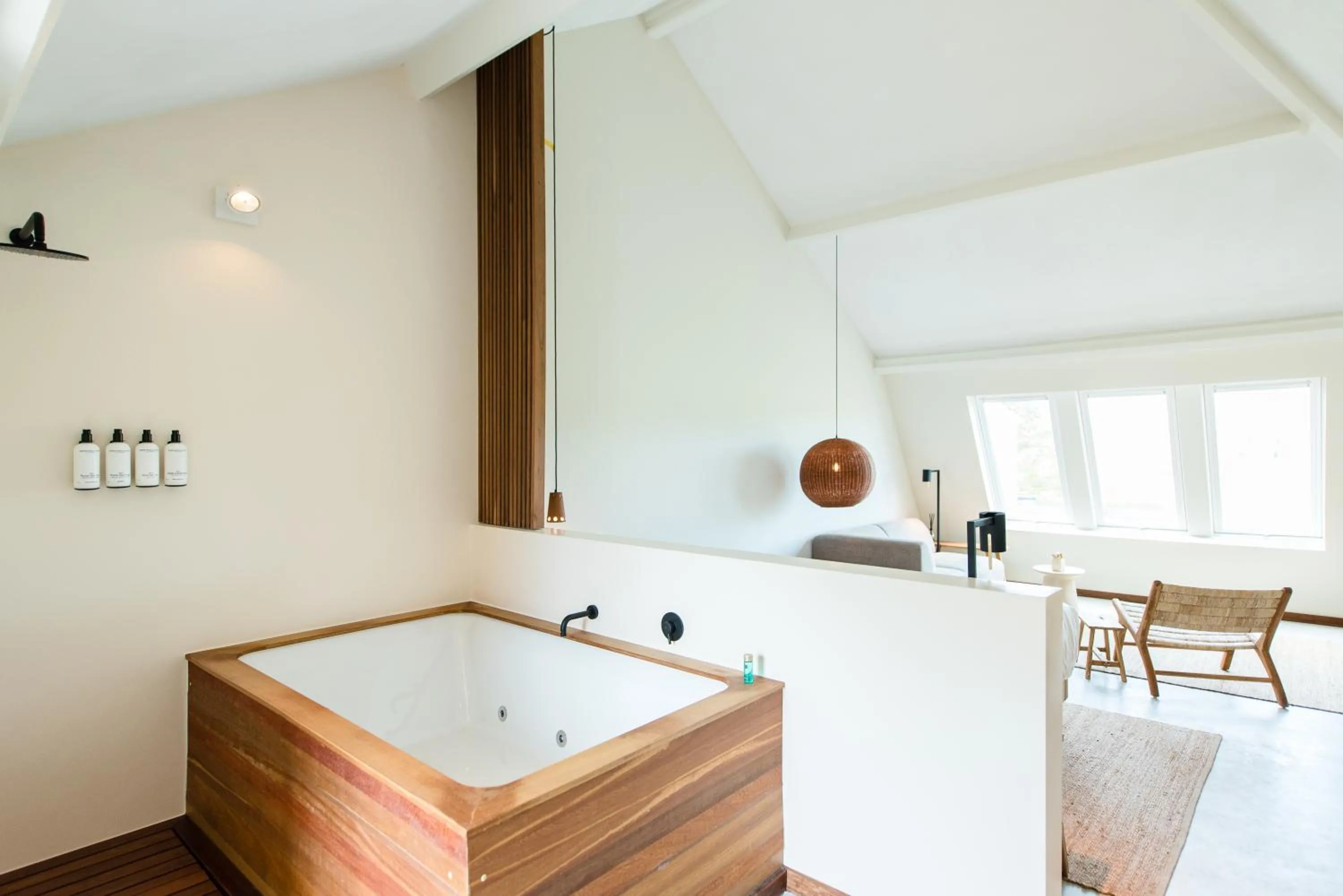 Bath in Van Heeckeren Apartments & Suites Nes
