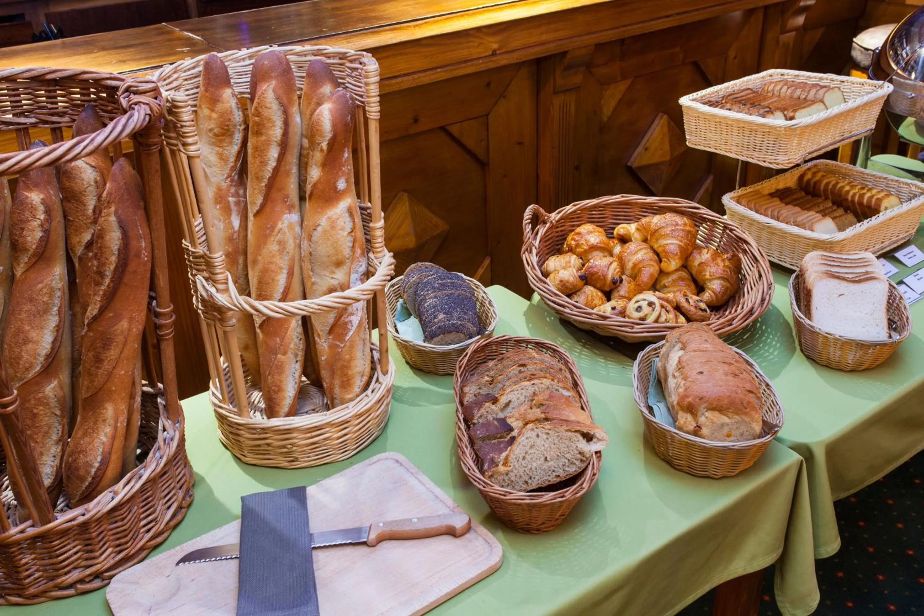 Buffet breakfast in Le Calgary