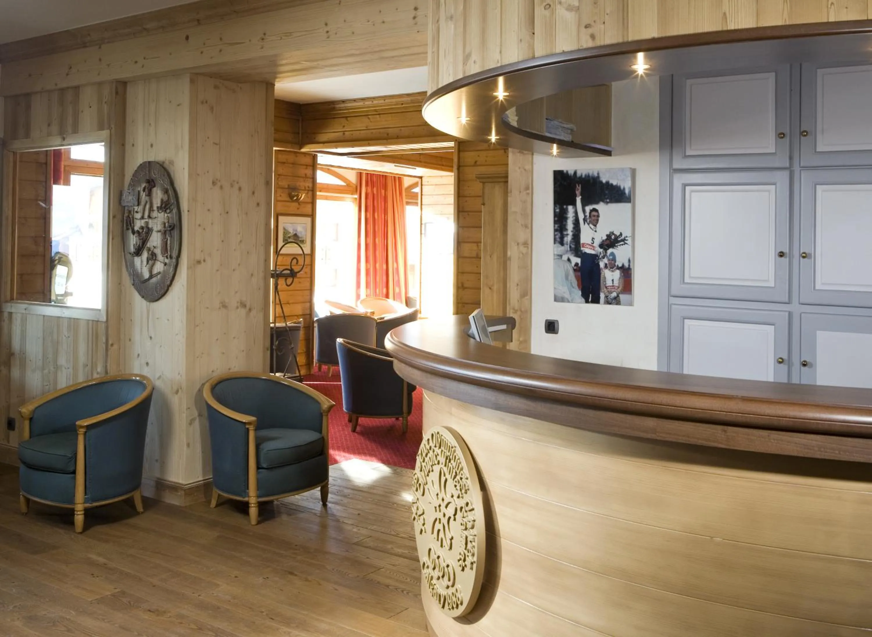 Lobby or reception in Le Calgary