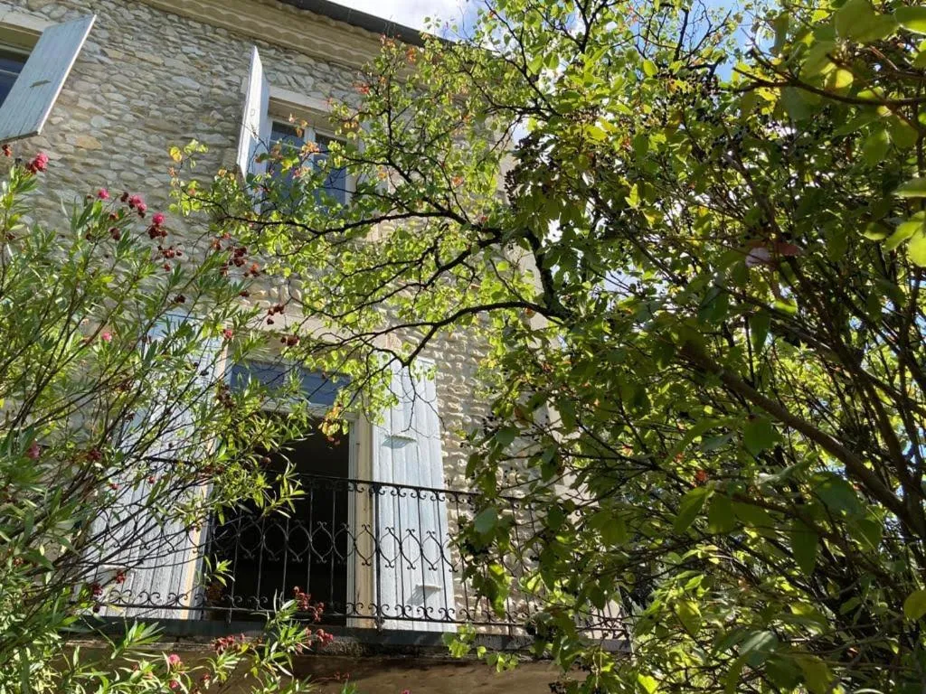 Suite Royale- SPA - Jacuzzi - Sauna - Massage - 2 Double Rooms - 4 SAISONS - Piscine Chauffée Toute l'année - POOL VIEW - Heated POOL -800m City Centre