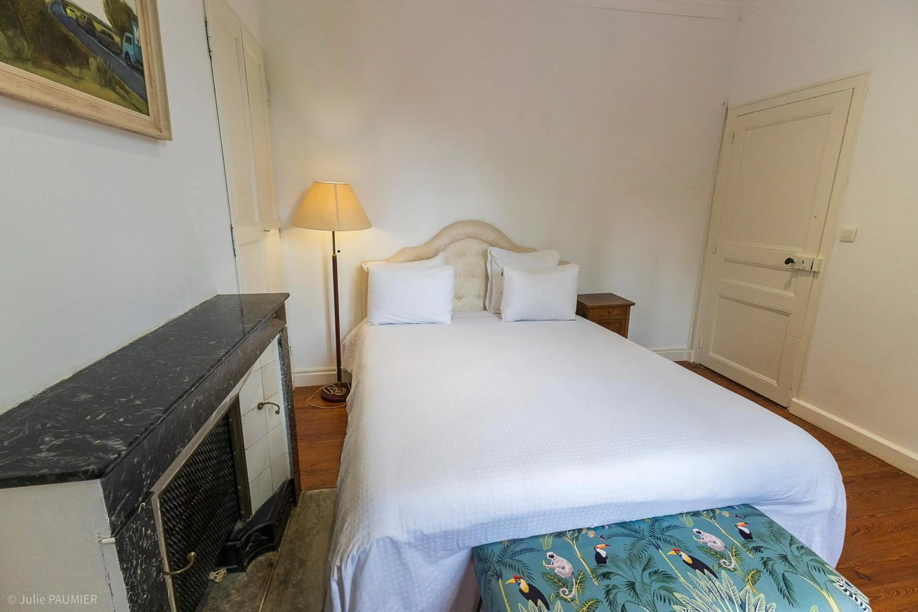 Bed in Suite Royale- SPA - Jacuzzi - Sauna - Massage - 2 Double Rooms - 4 SAISONS - Piscine Chauffée Toute l'année - POOL VIEW - Heated POOL -800m City Centre