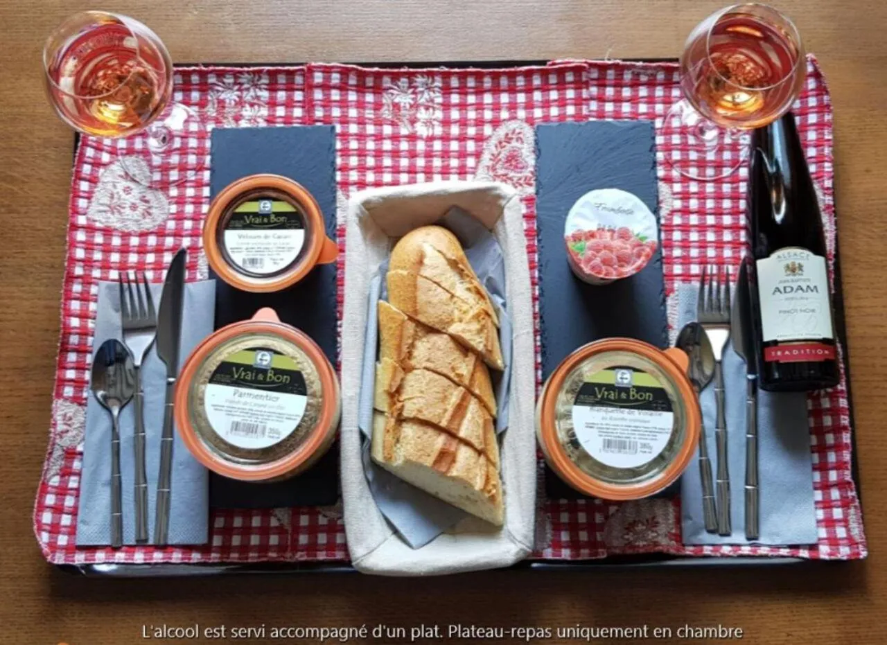 Food and drinks in Hôtel Au Vieux Moulin