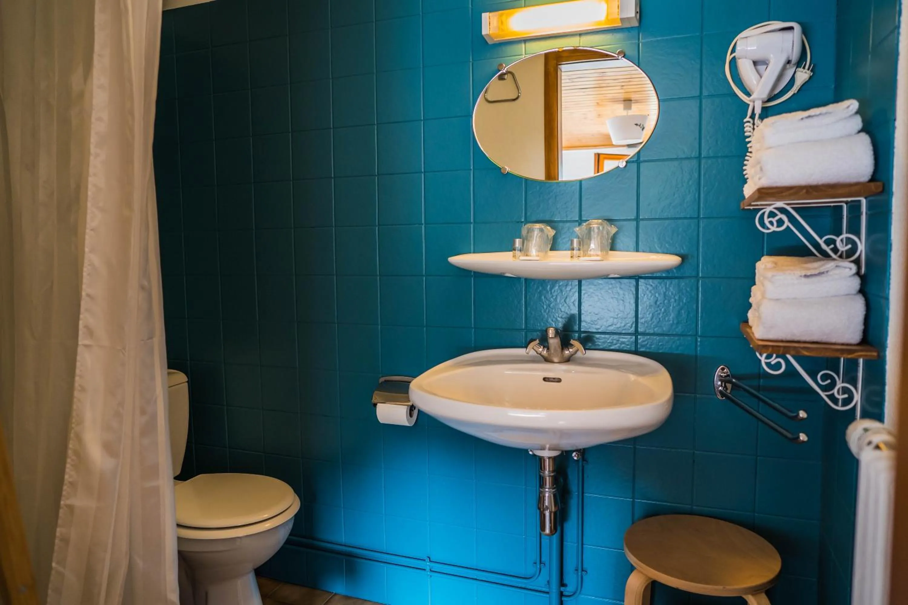 Shower in Hôtel Au Vieux Moulin