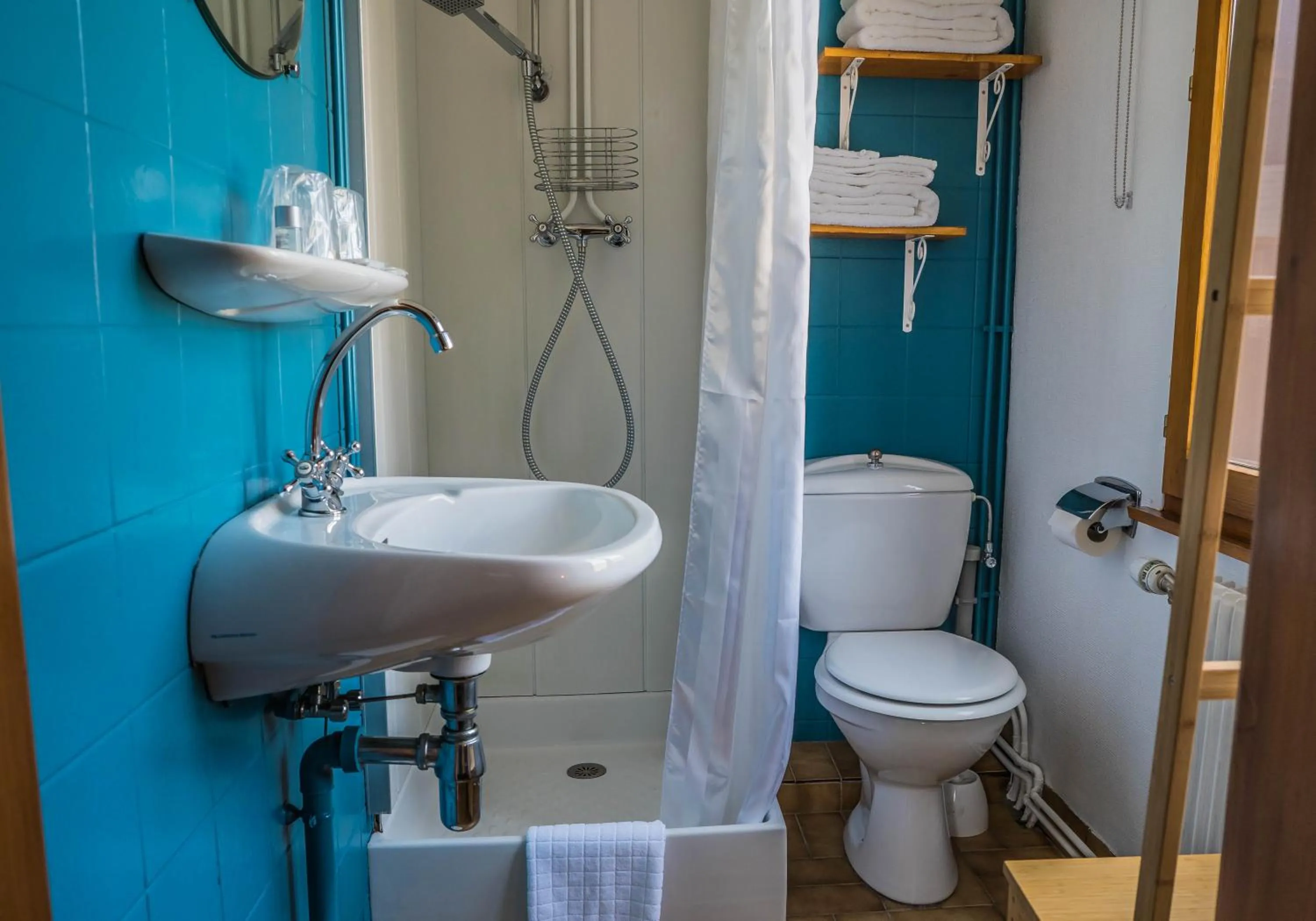 Bathroom in Hôtel Au Vieux Moulin