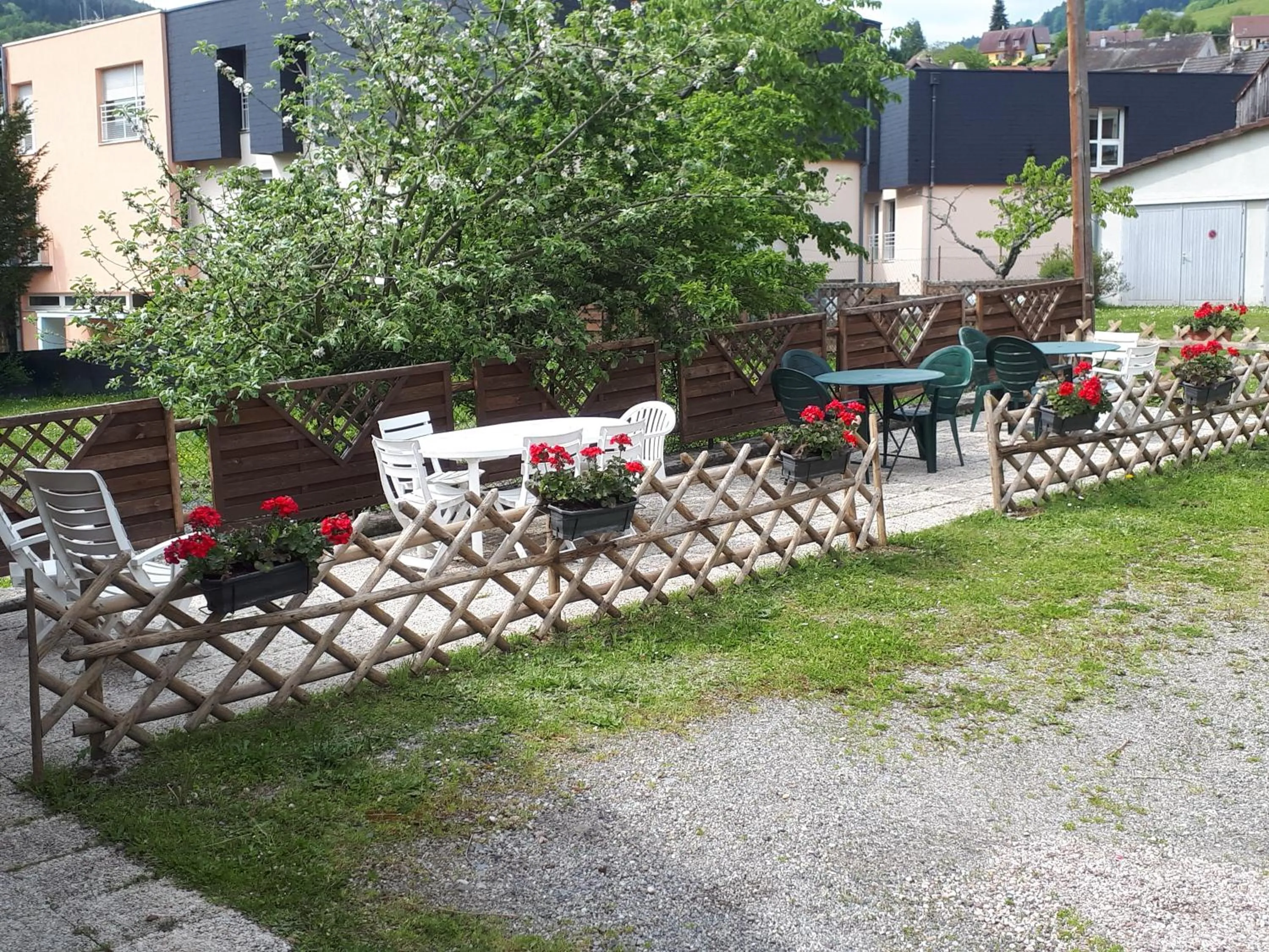 Patio in Hôtel Au Vieux Moulin