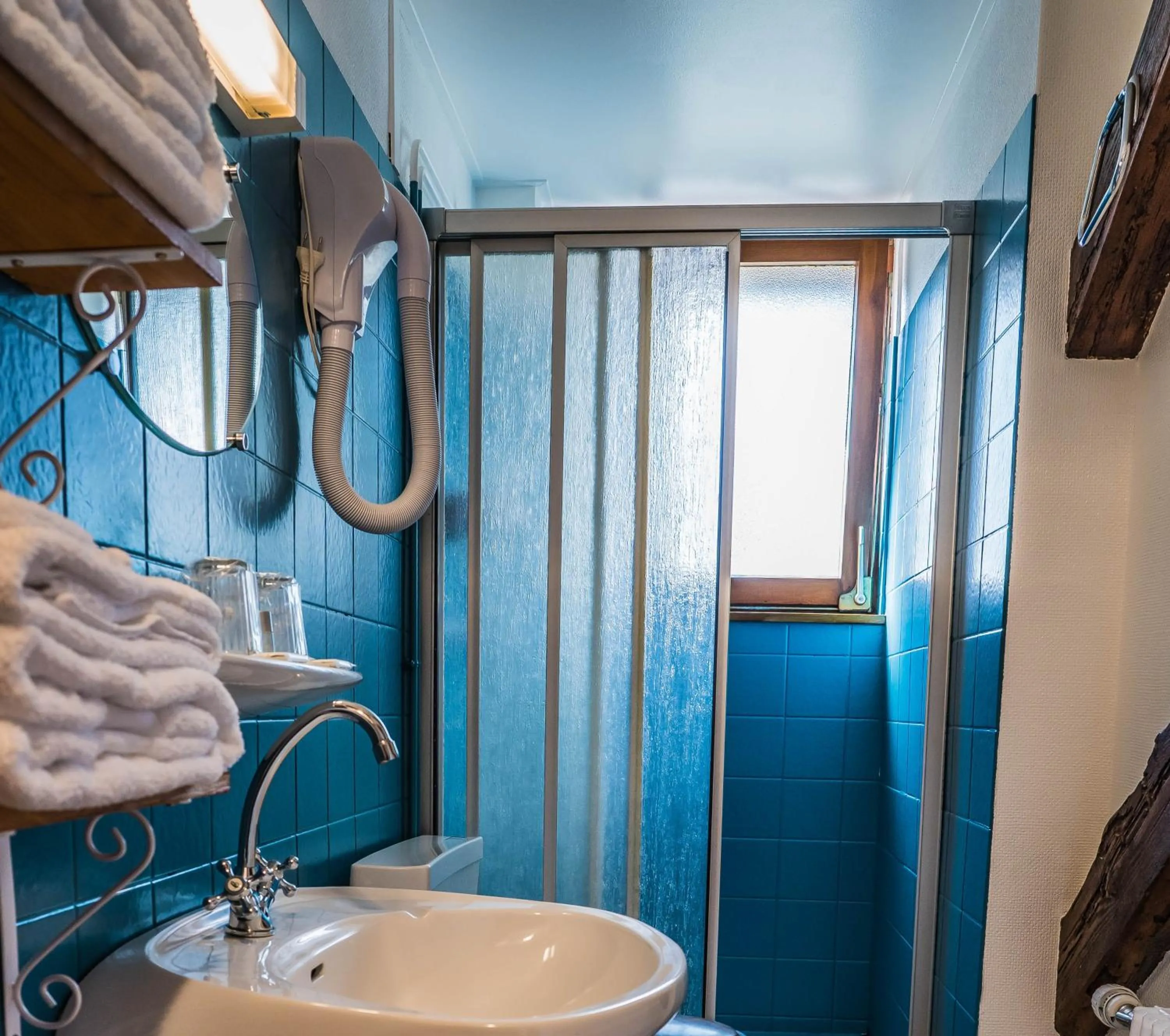 Bathroom in Hôtel Au Vieux Moulin