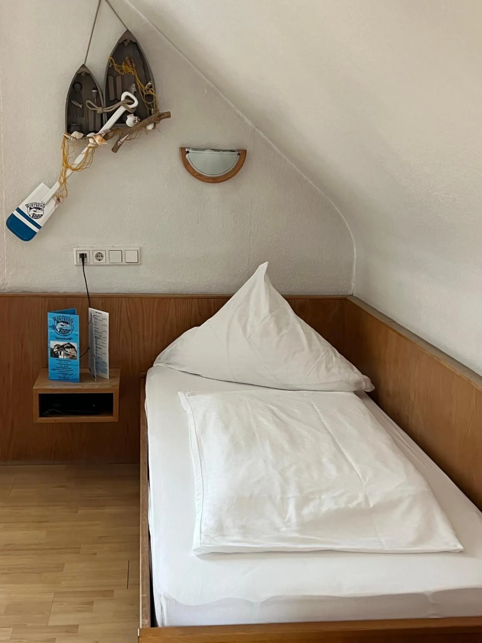 Photo of the whole room, Bed in Aal-Kate