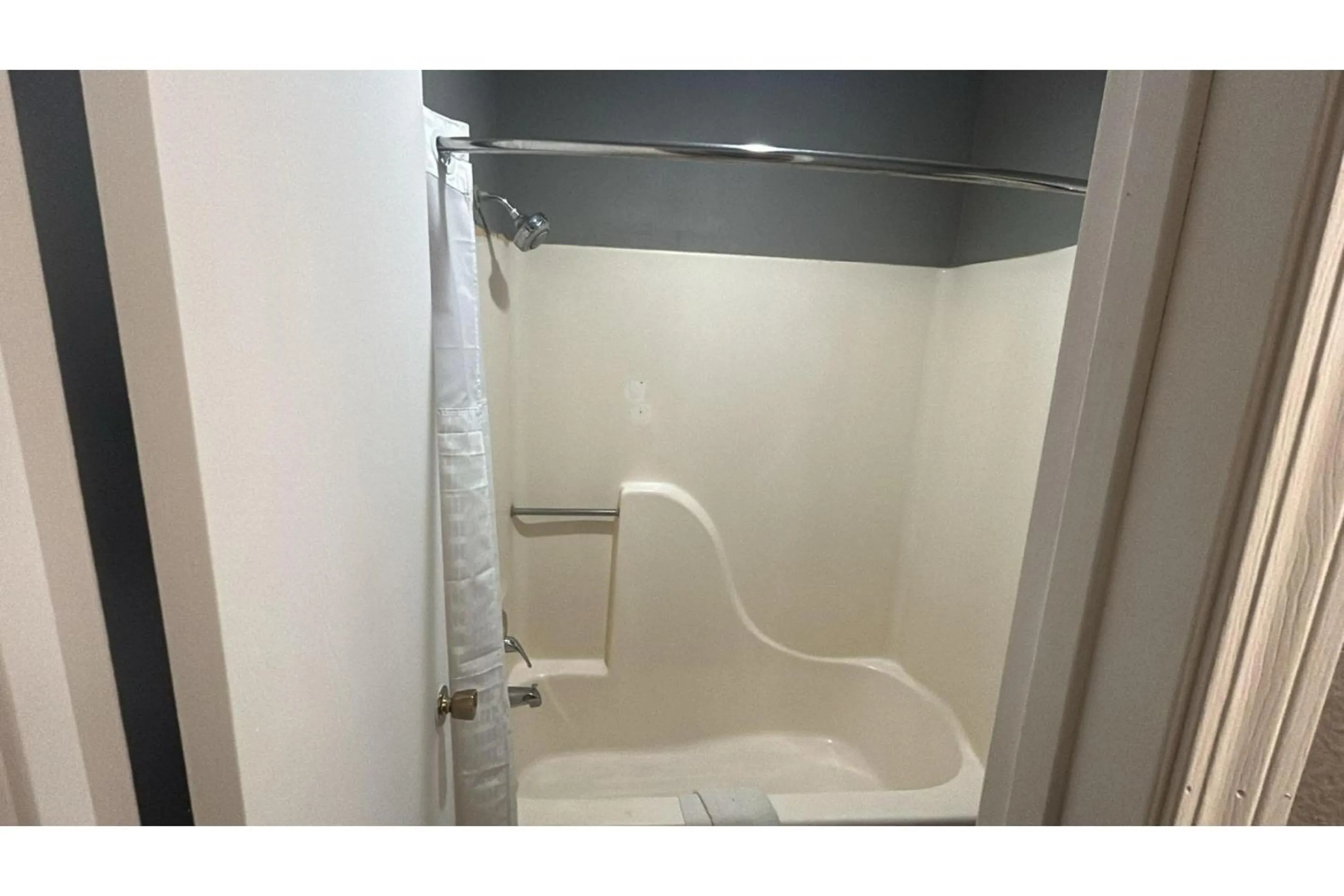 Bathroom in HiWay Inn Express Elk City Route 66