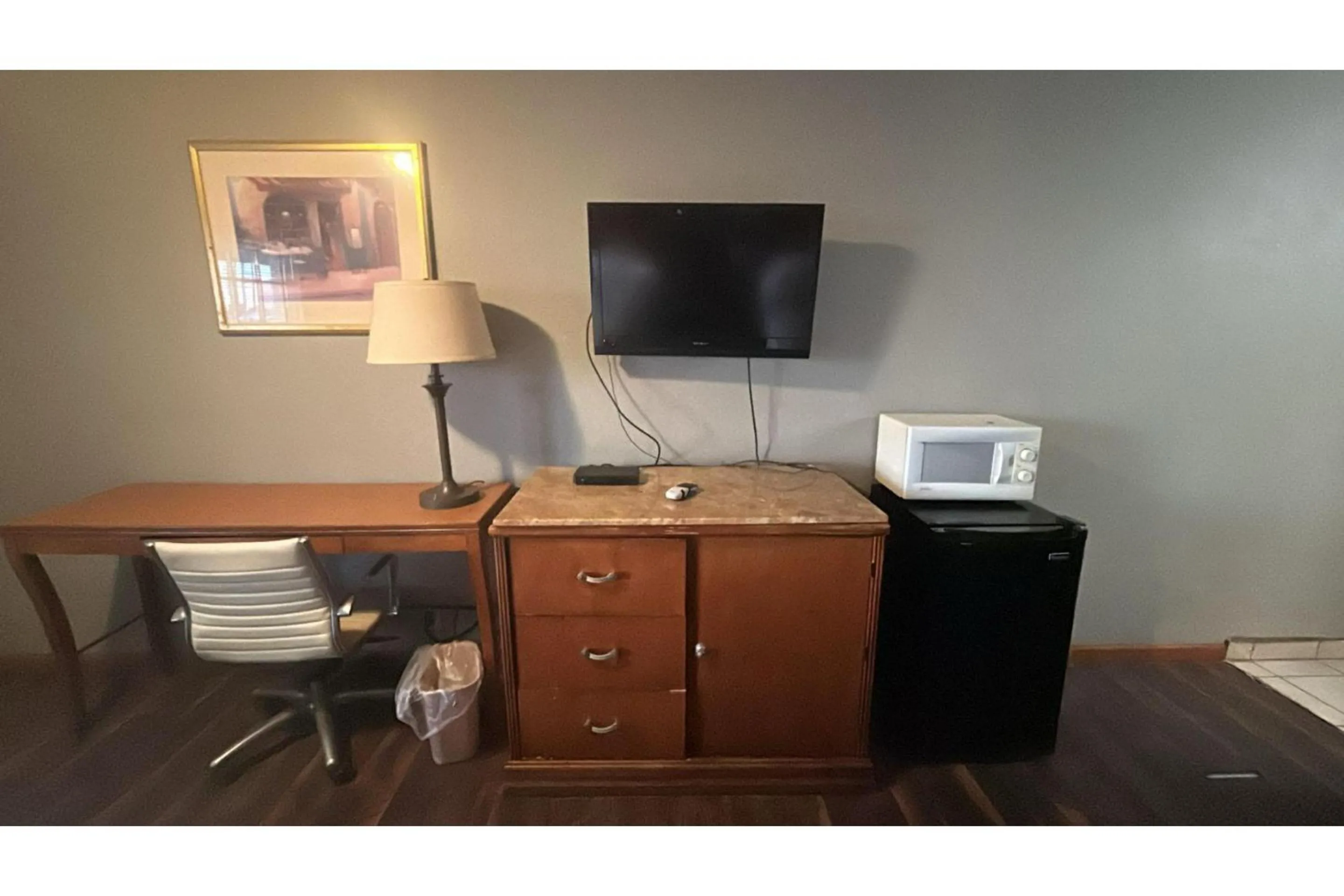 TV and multimedia in HiWay Inn Express Elk City Route 66