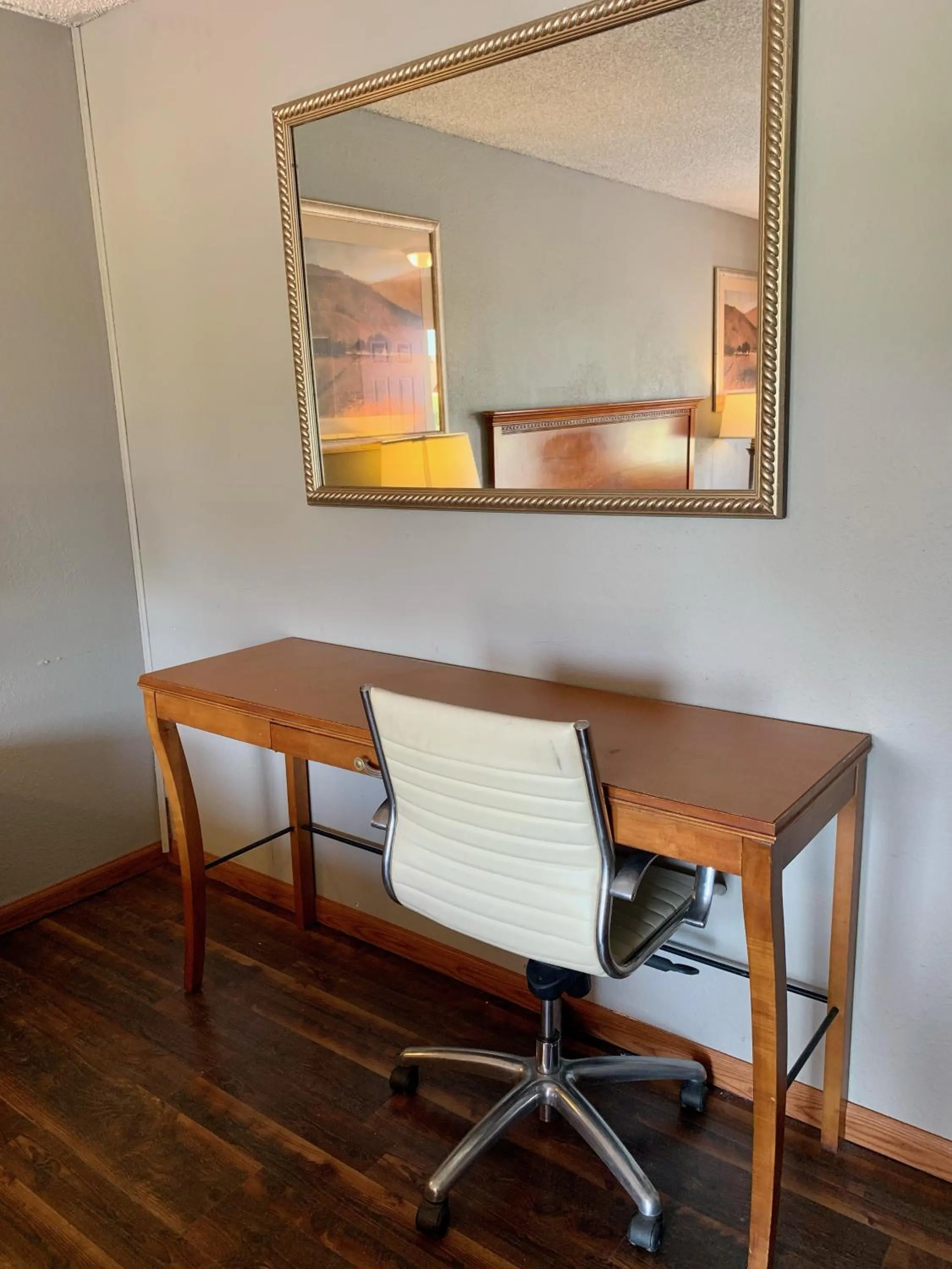 Seating area in HiWay Inn Express