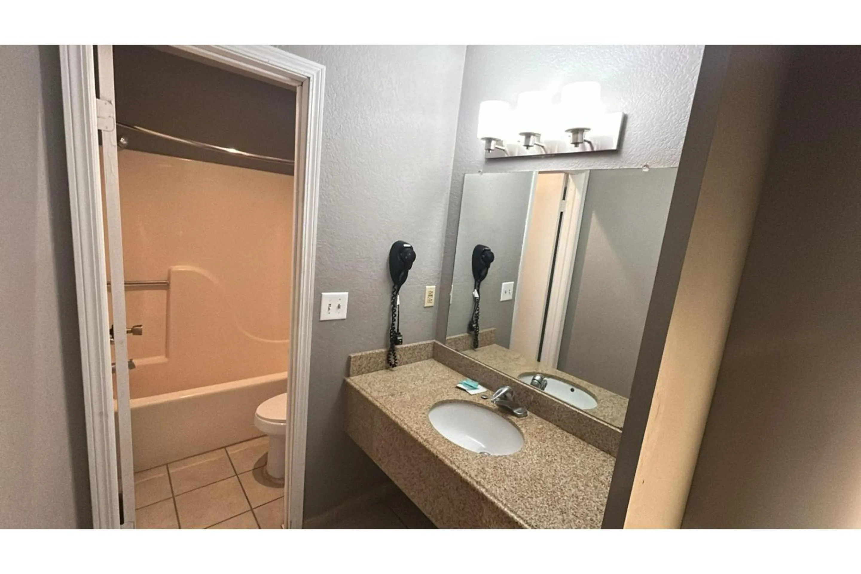 Bathroom in HiWay Inn Express Elk City Route 66