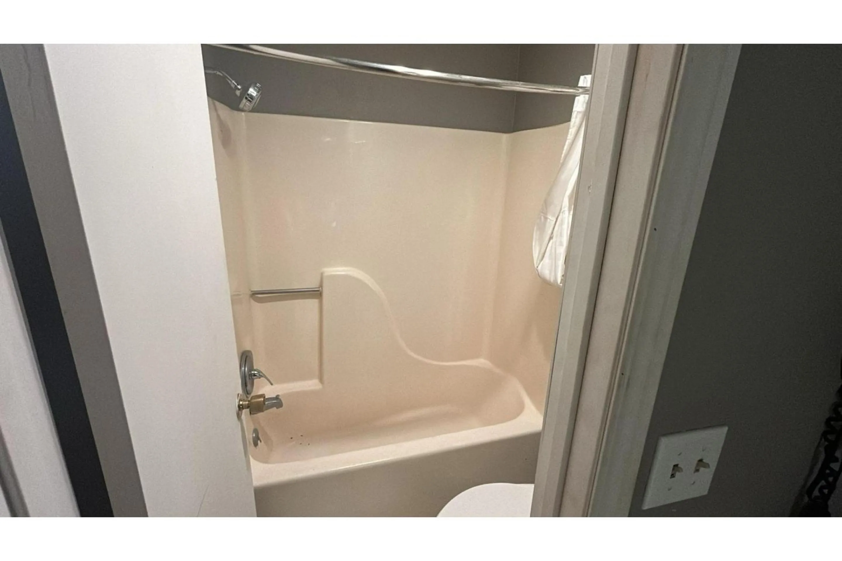 Bathroom in HiWay Inn Express Elk City Route 66