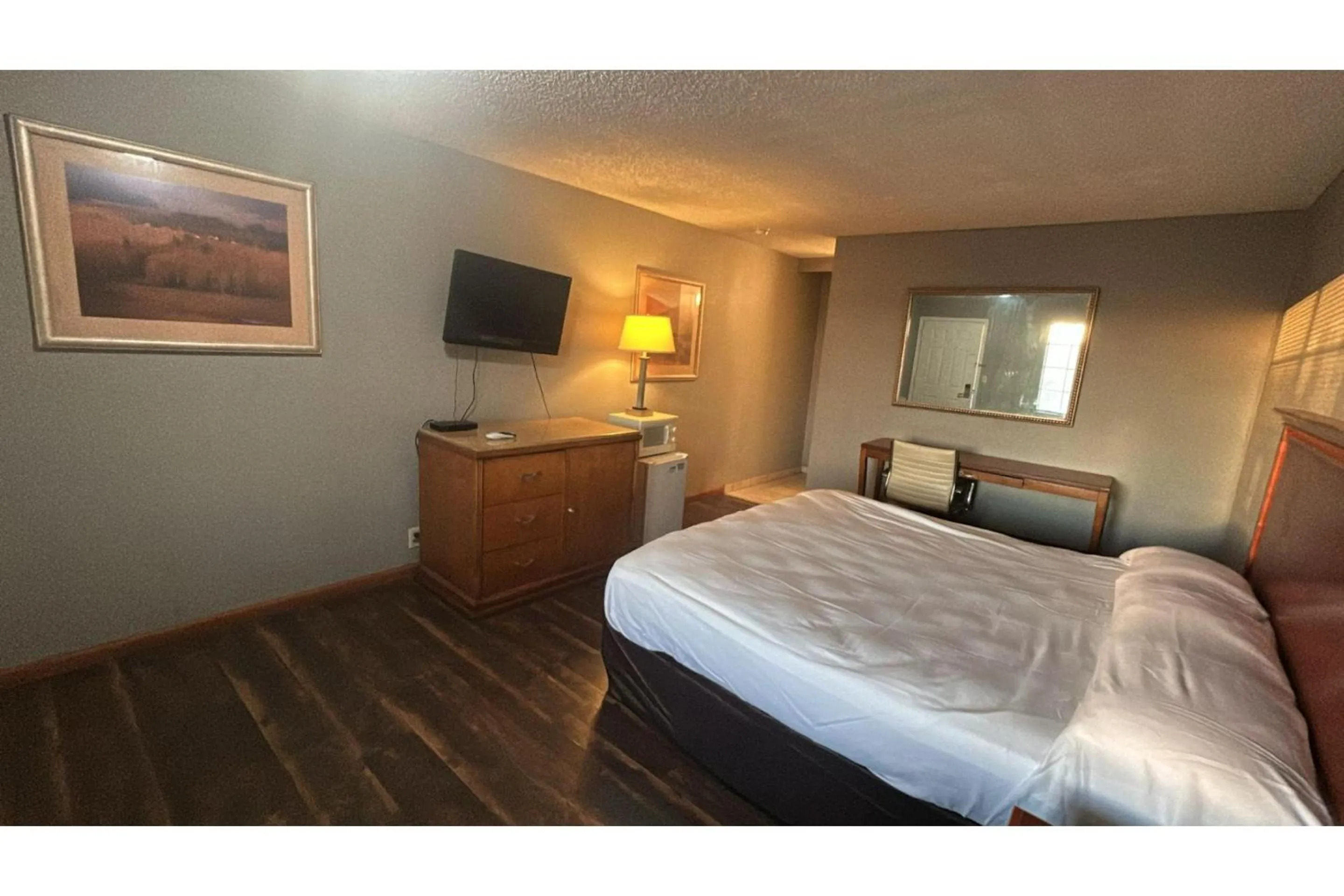 Bedroom, Bed in HiWay Inn Express Elk City Route 66