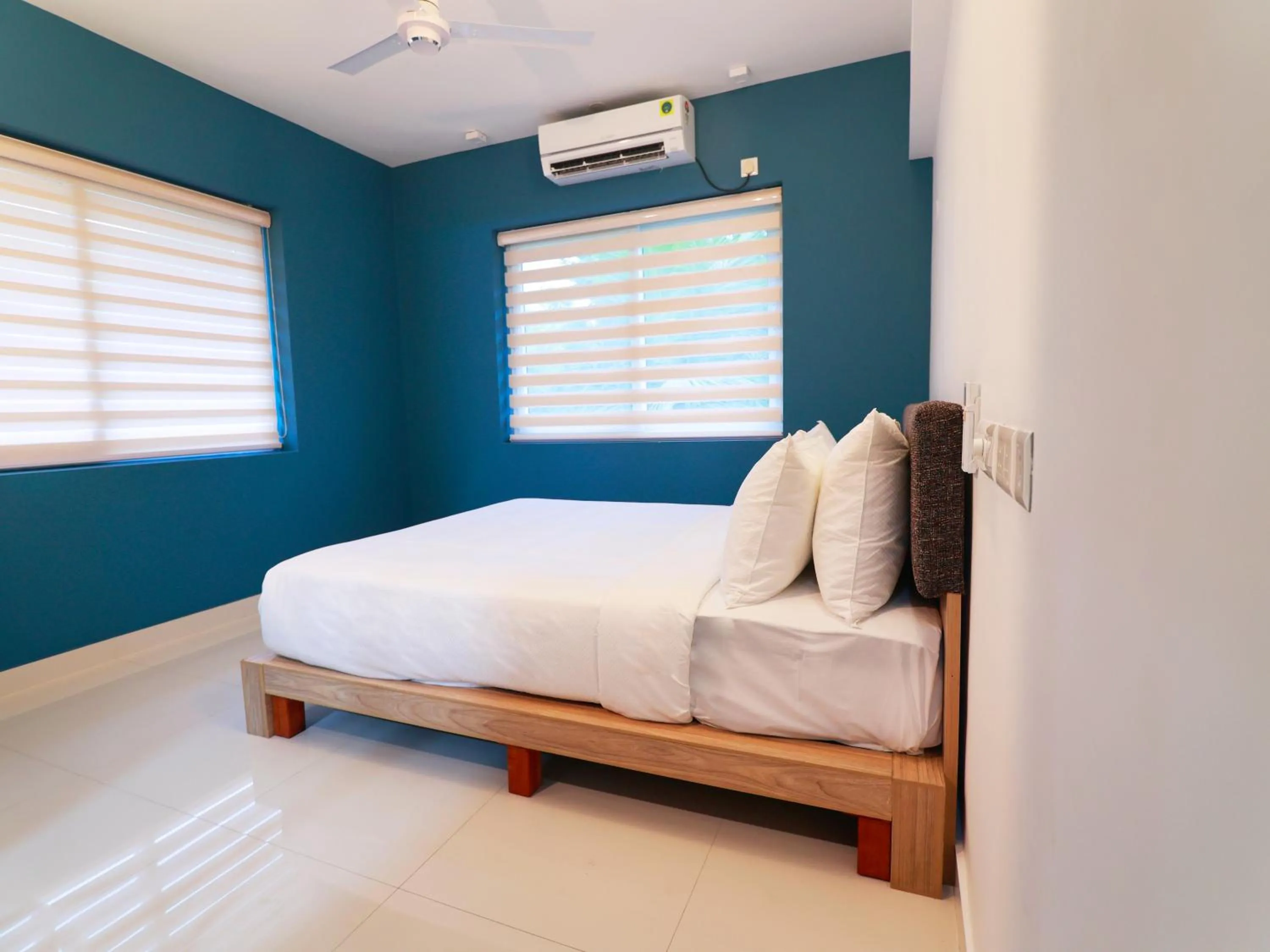 Living room, Bed in Transit Suites by GrandWest