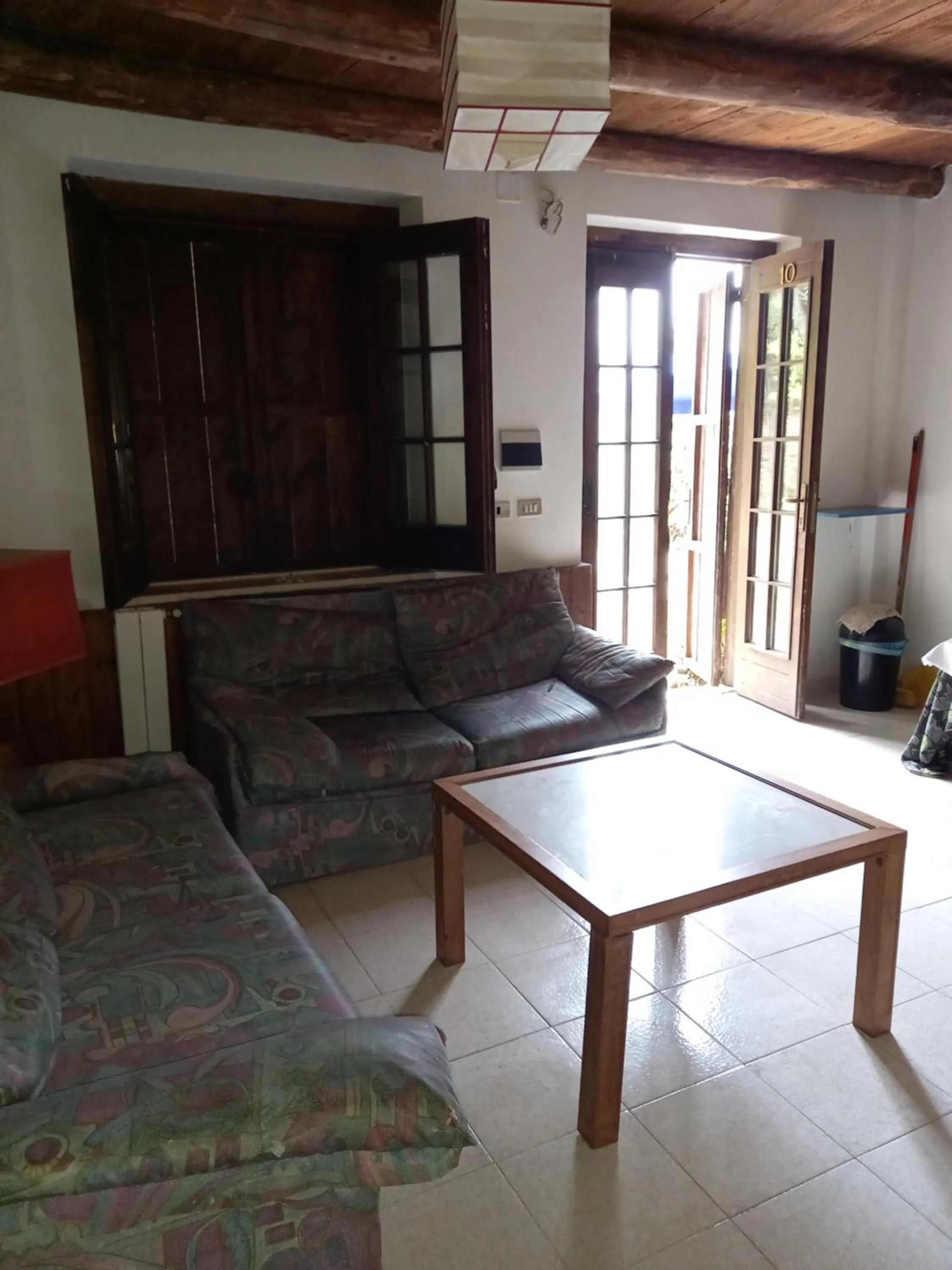 Living room in La casa nel bosco