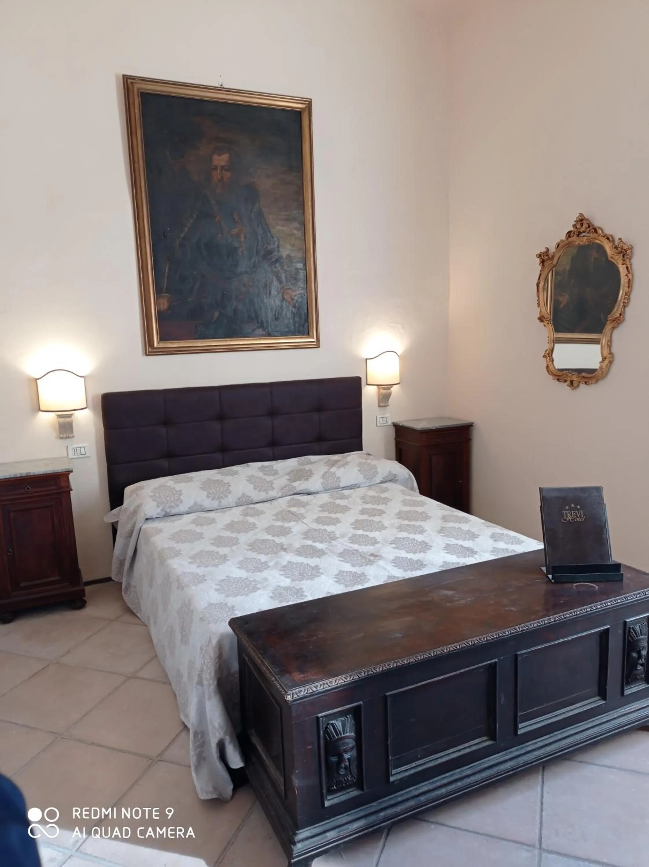 Bed in HOTEL TREVI Palazzo Natalini