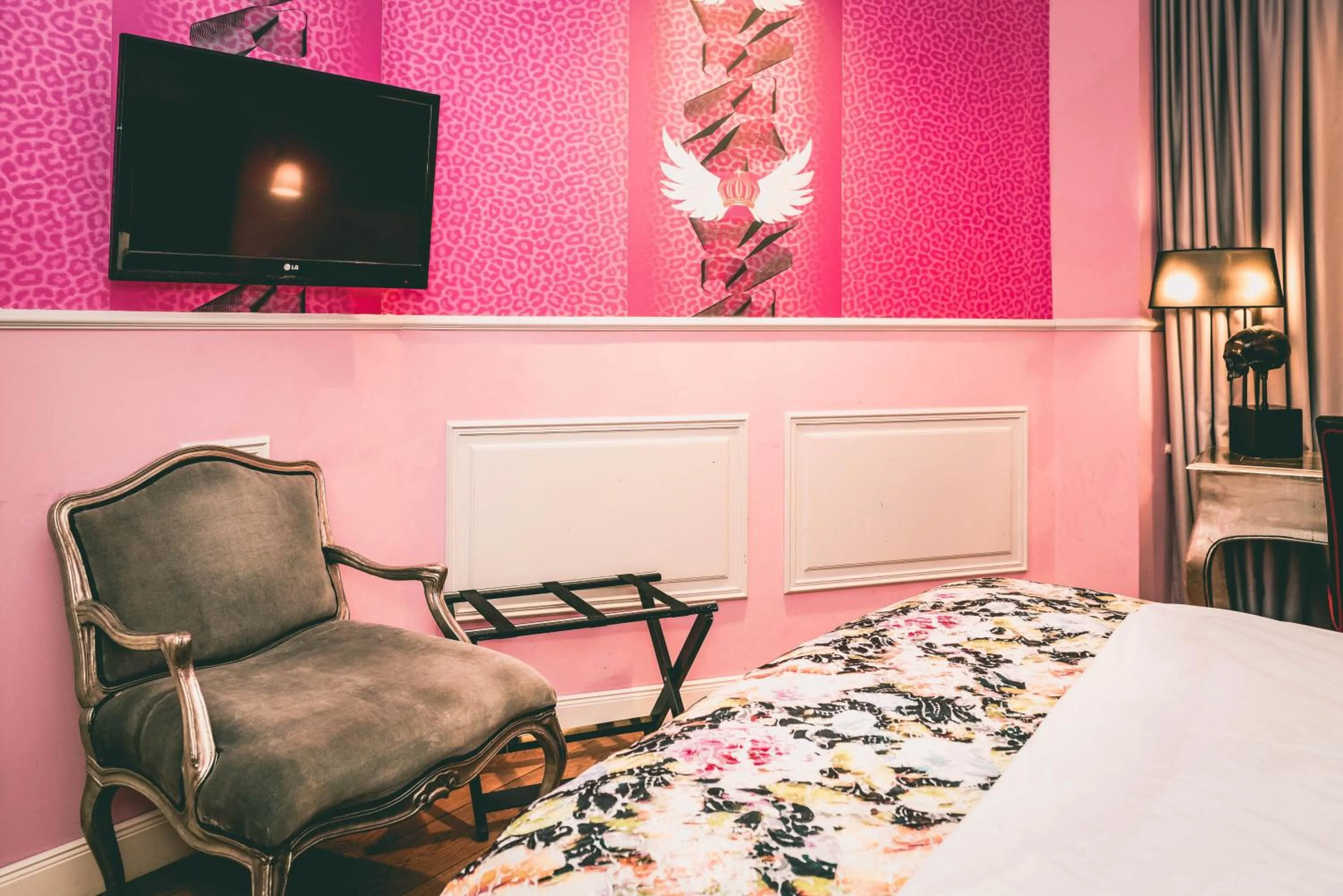 TV and multimedia, Bed in Hotel Villa Klemm - Wiesbaden City