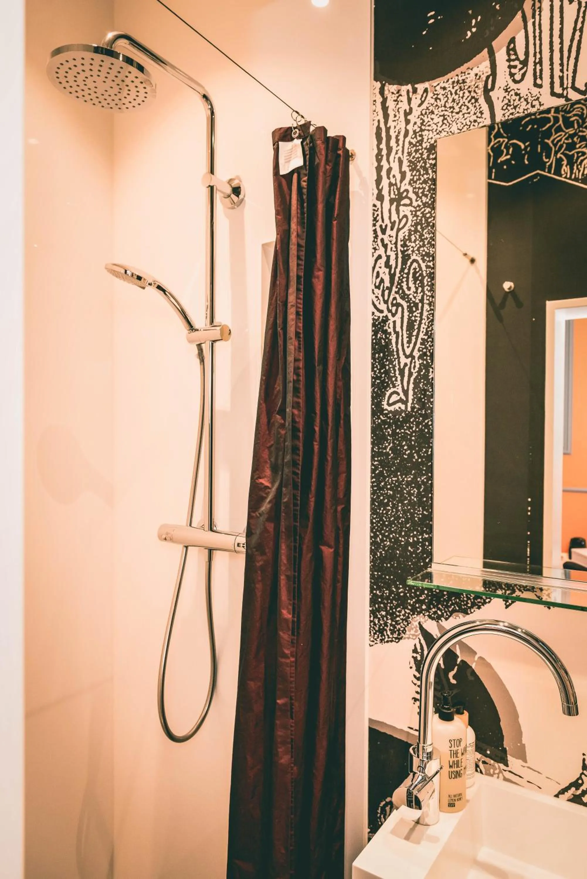 Bathroom in Hotel Villa Klemm - Wiesbaden City