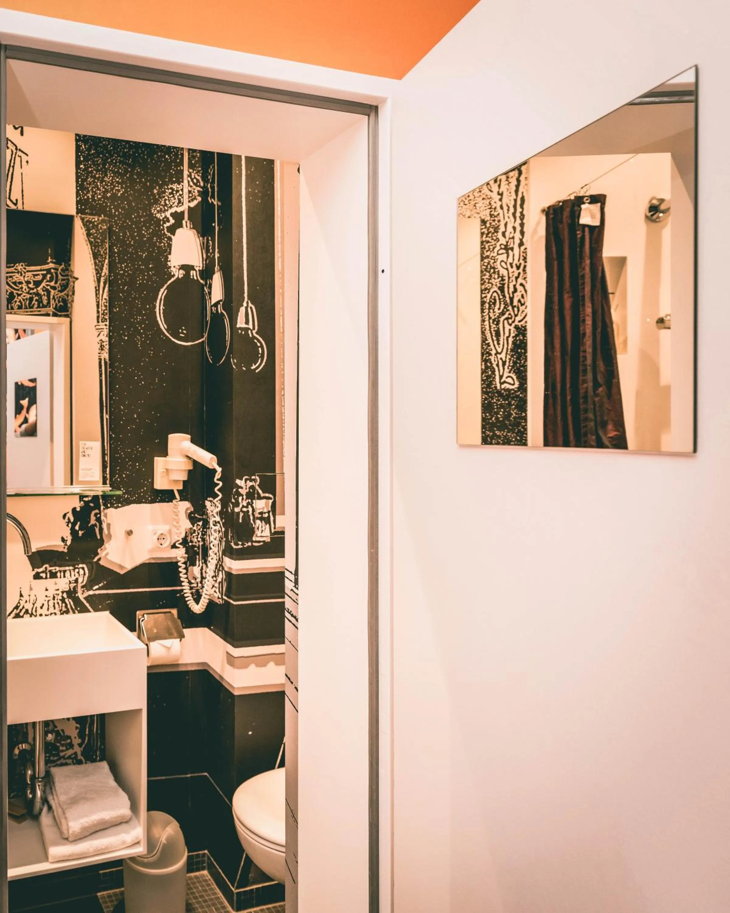 Bathroom in Hotel Villa Klemm - Wiesbaden City