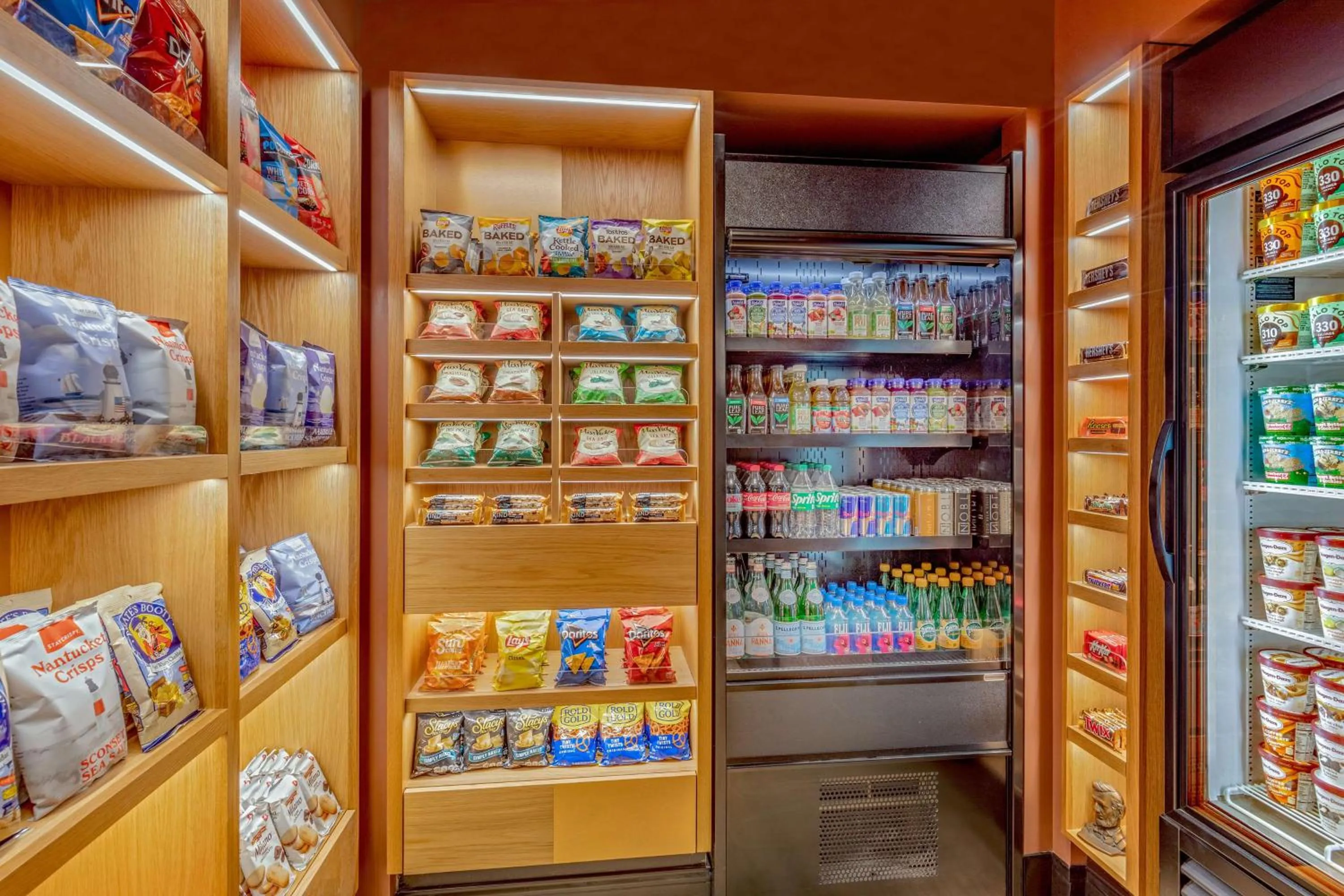 Restaurant/places to eat in Pennyweight Hotel Boston, Curio Collection by Hilton