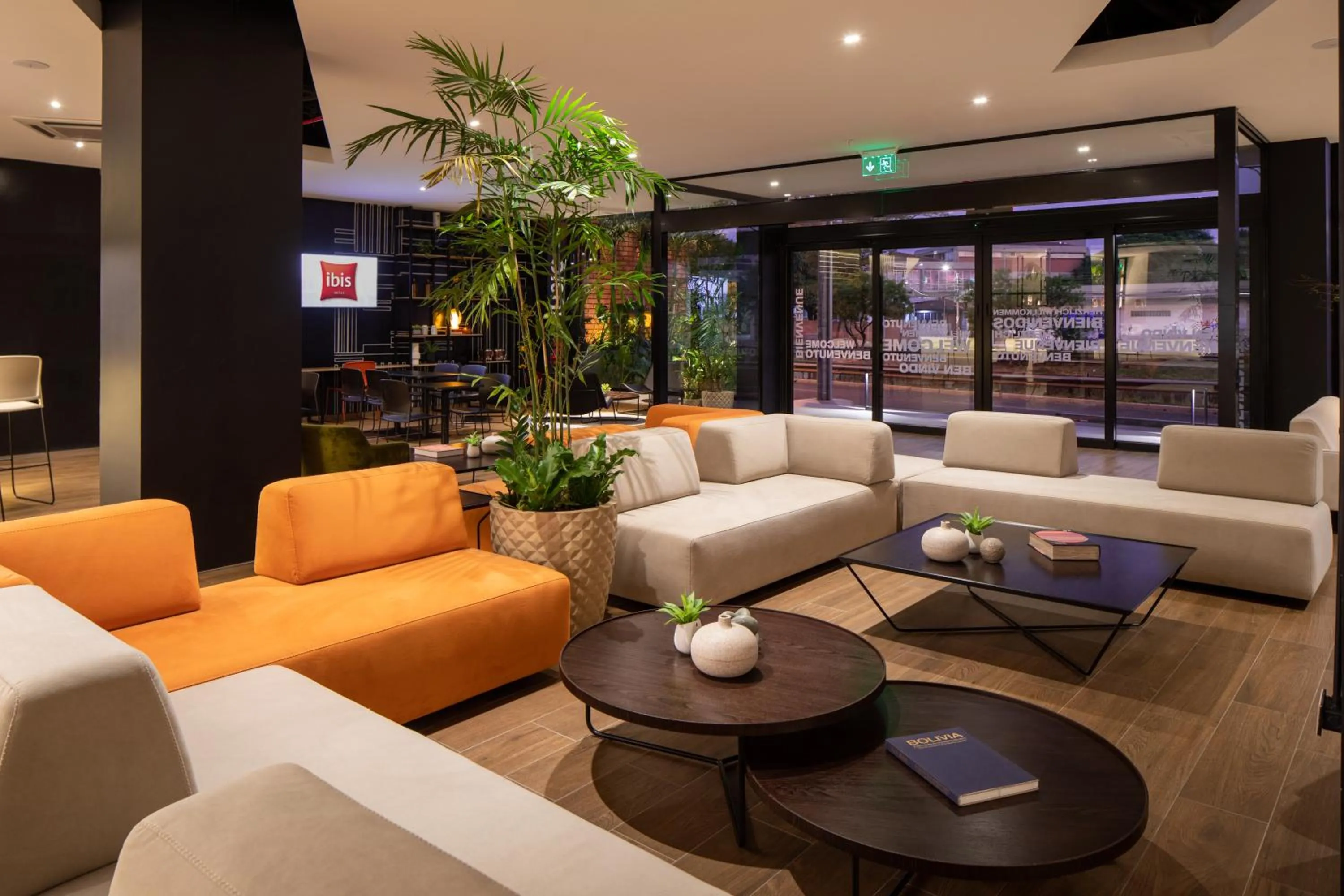 Lobby or reception in ibis Santa Cruz de la Sierra