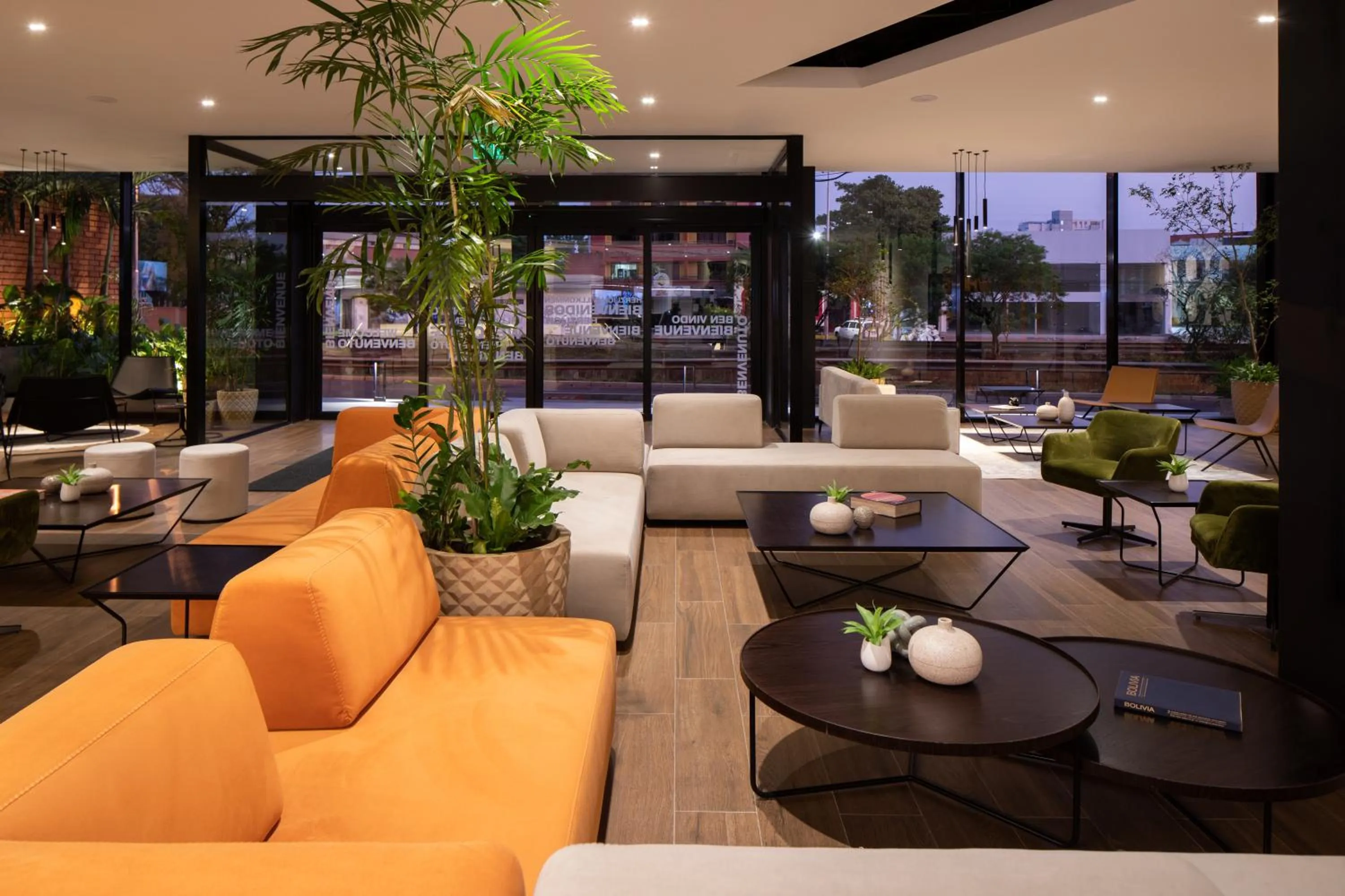 Lobby or reception in ibis Santa Cruz de la Sierra