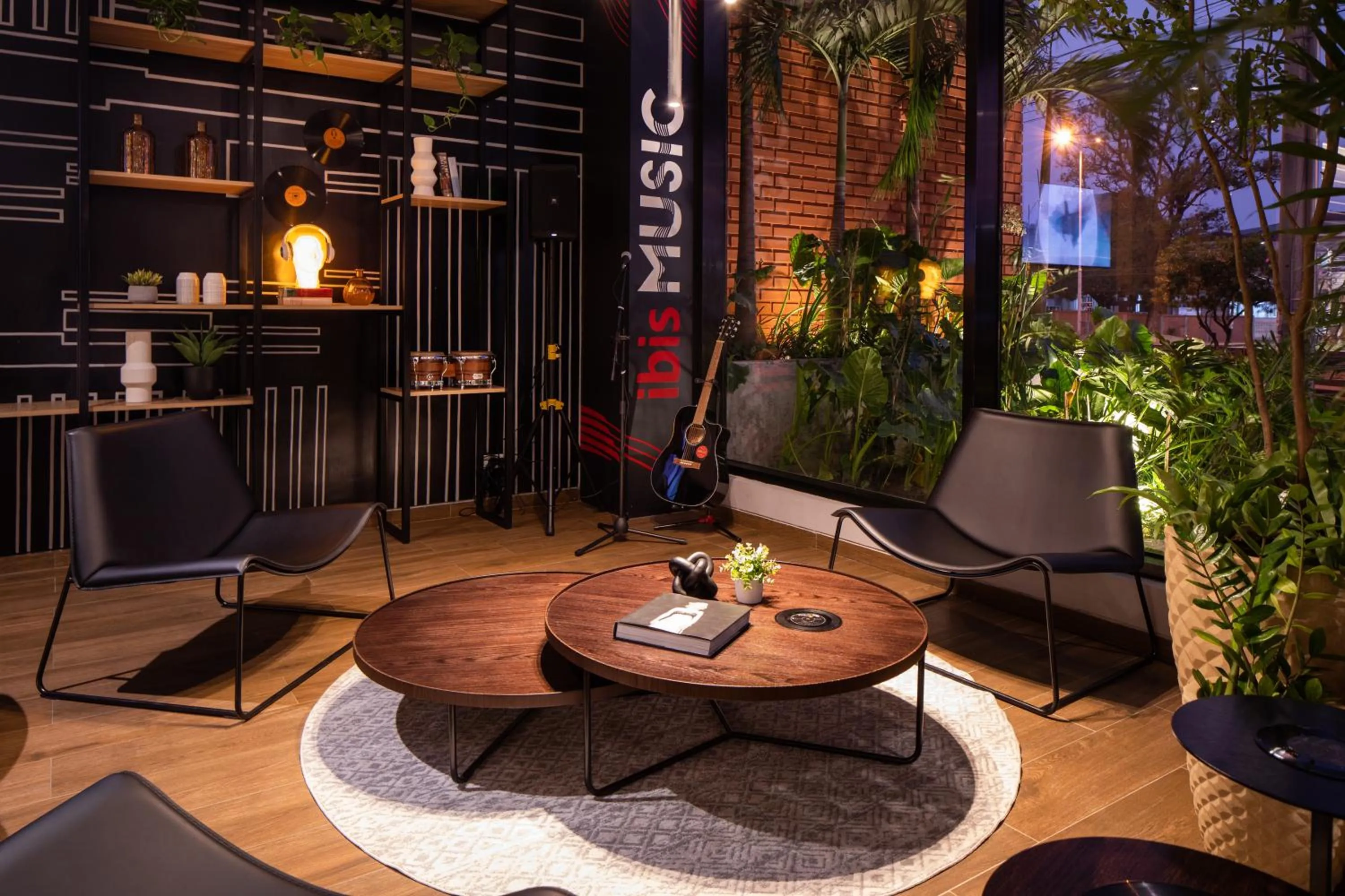 Lobby or reception in ibis Santa Cruz de la Sierra