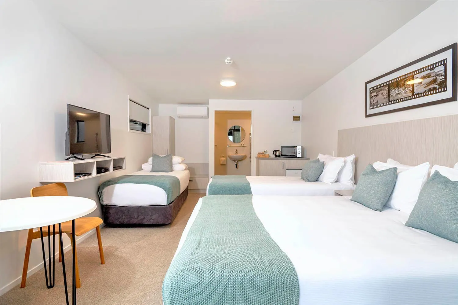 Bed in The Com Plex Motel