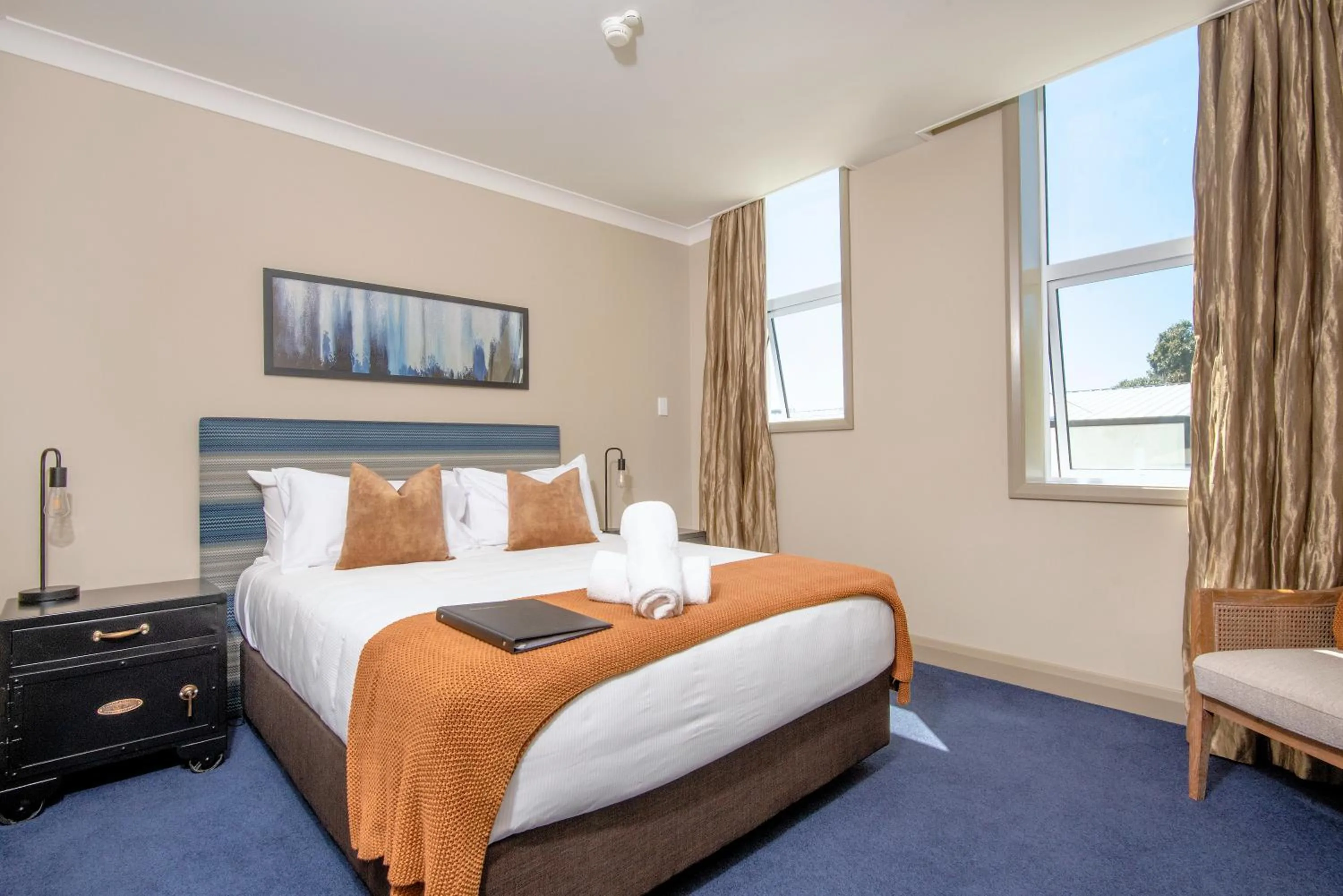 Bed in The Com Plex Motel