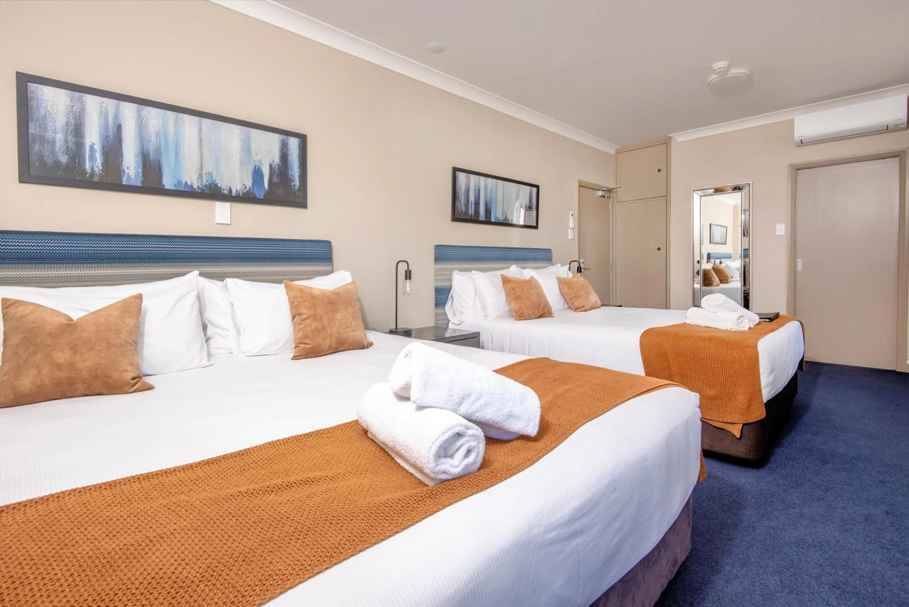 Bed in The Com Plex Motel