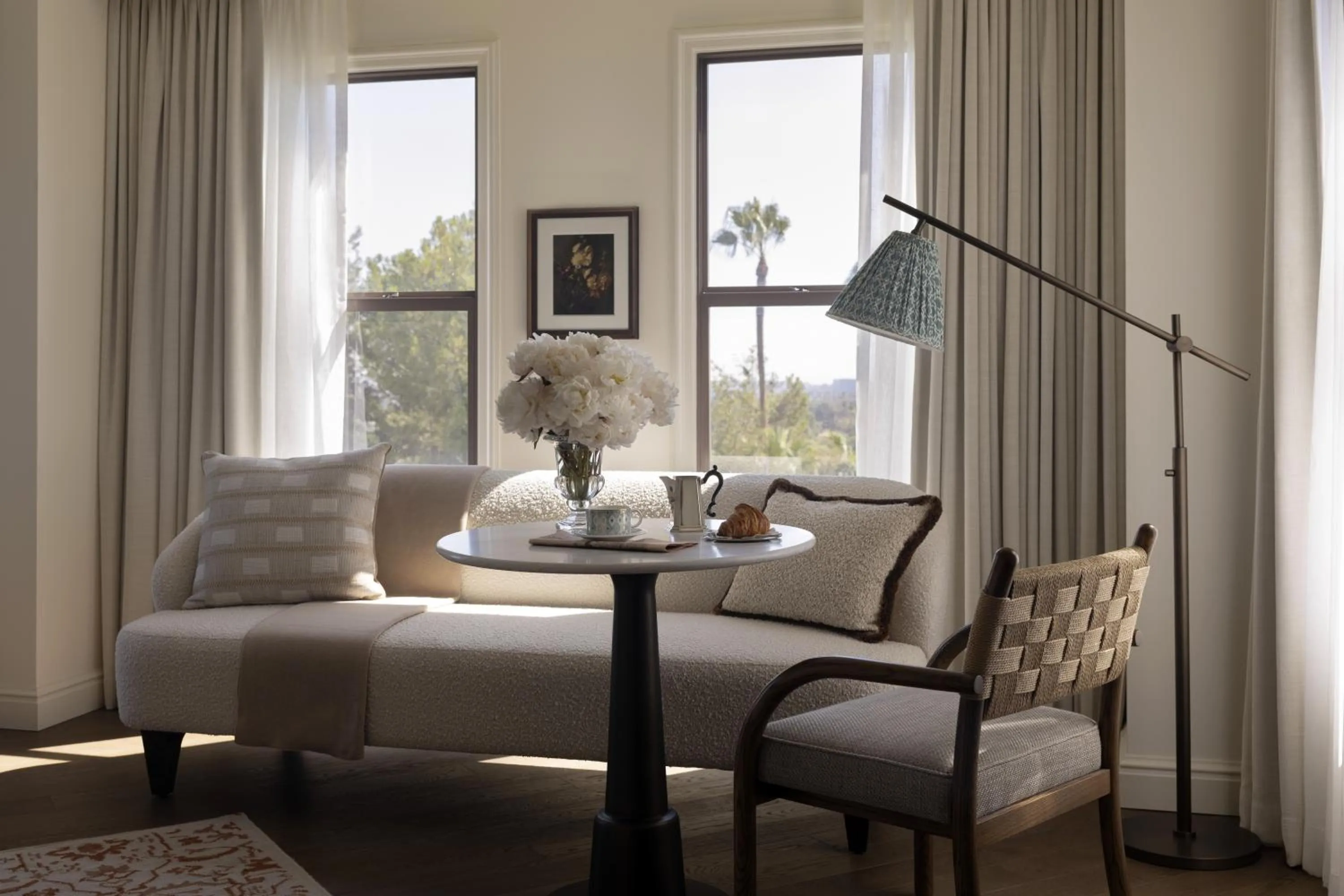 Seating area, Bed in The Langham Huntington, Pasadena